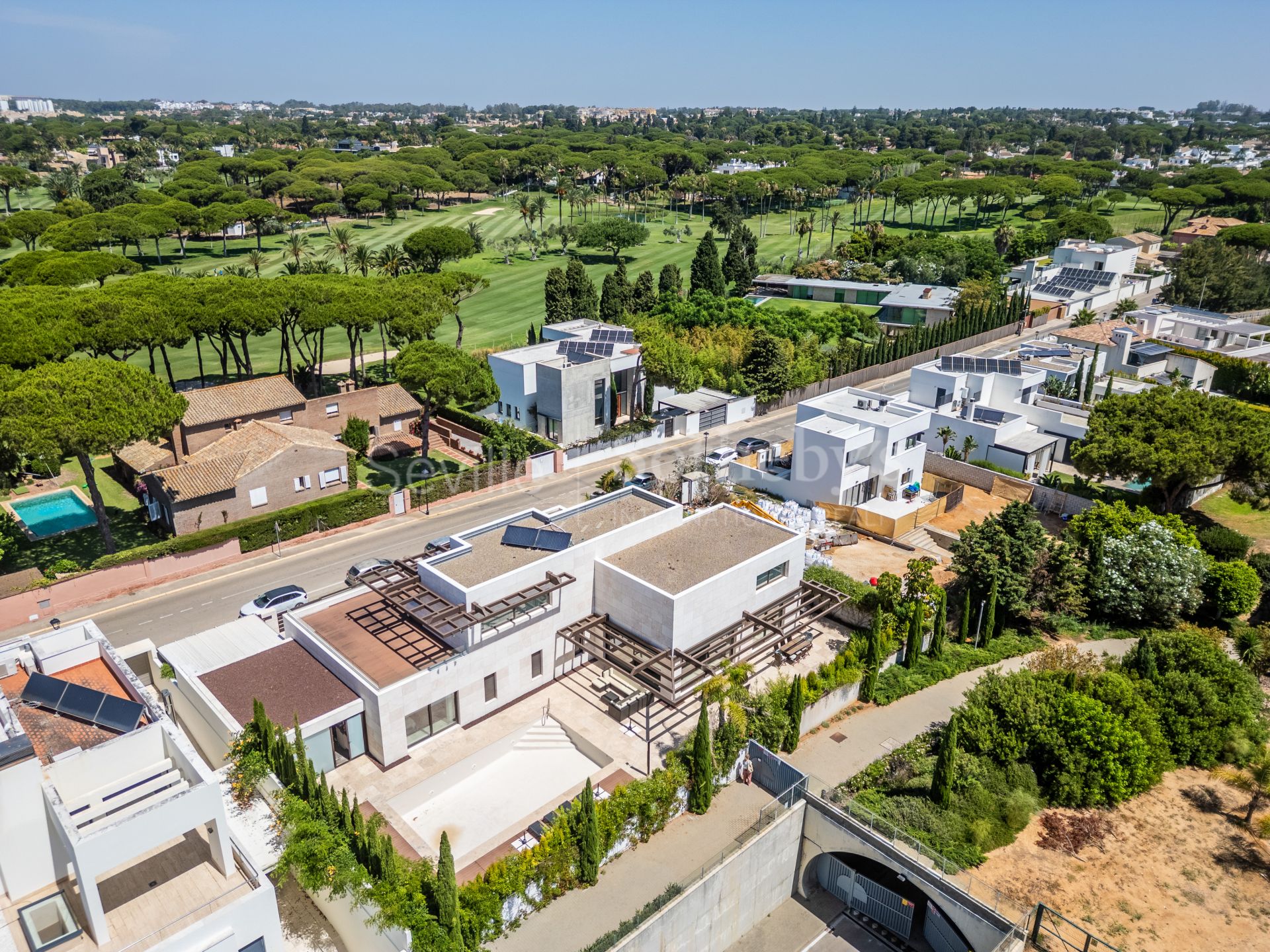 Vivienda con piscina privada en Vistahermosa