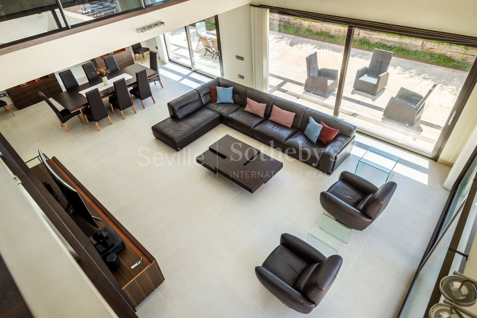 Vivienda con piscina privada en Vistahermosa