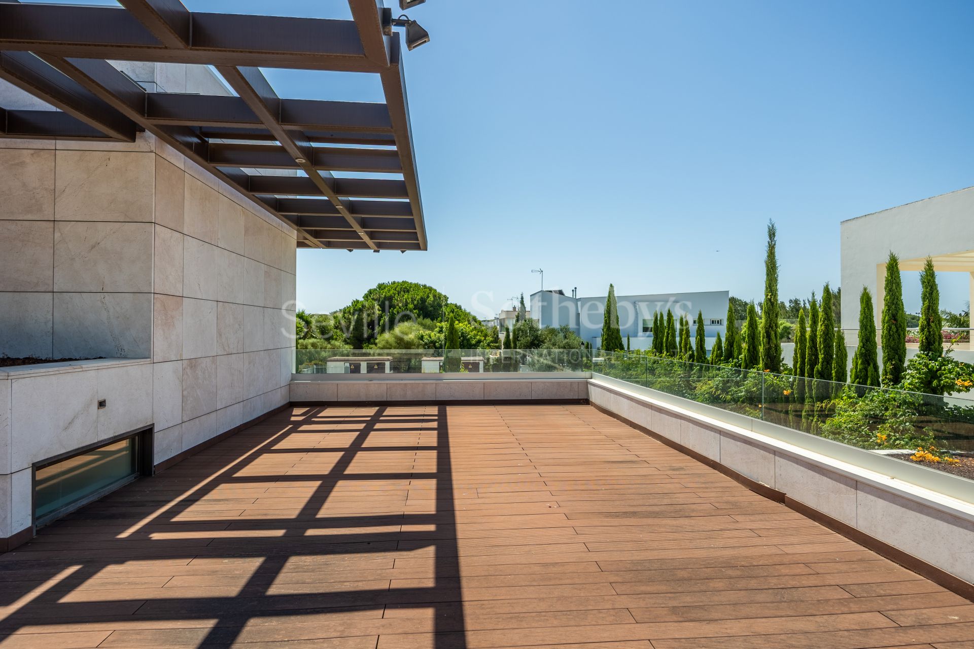 Vivienda con piscina privada en Vistahermosa