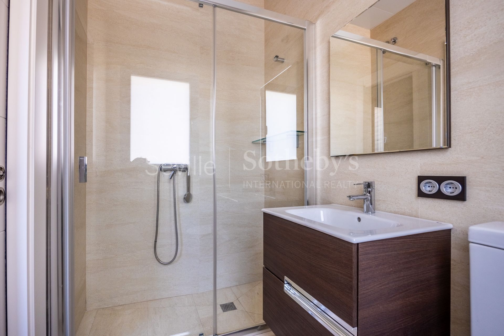 Vivienda con piscina privada en Vistahermosa