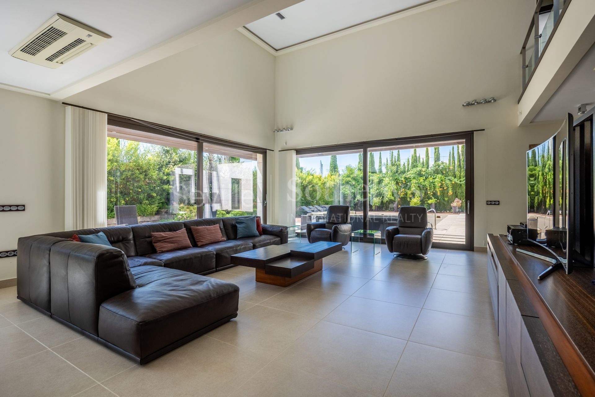 Vivienda con piscina privada en Vistahermosa