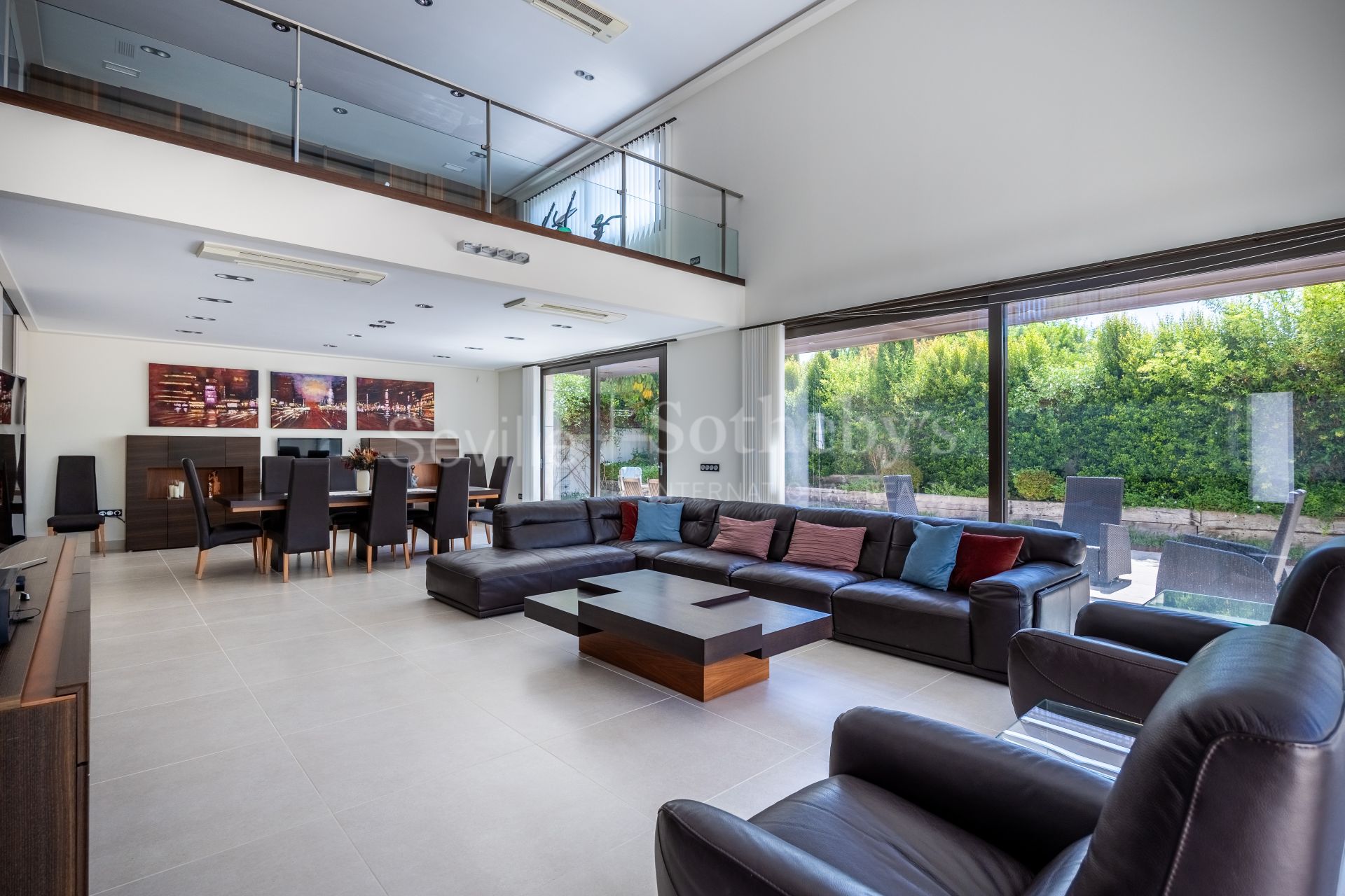 Vivienda con piscina privada en Vistahermosa