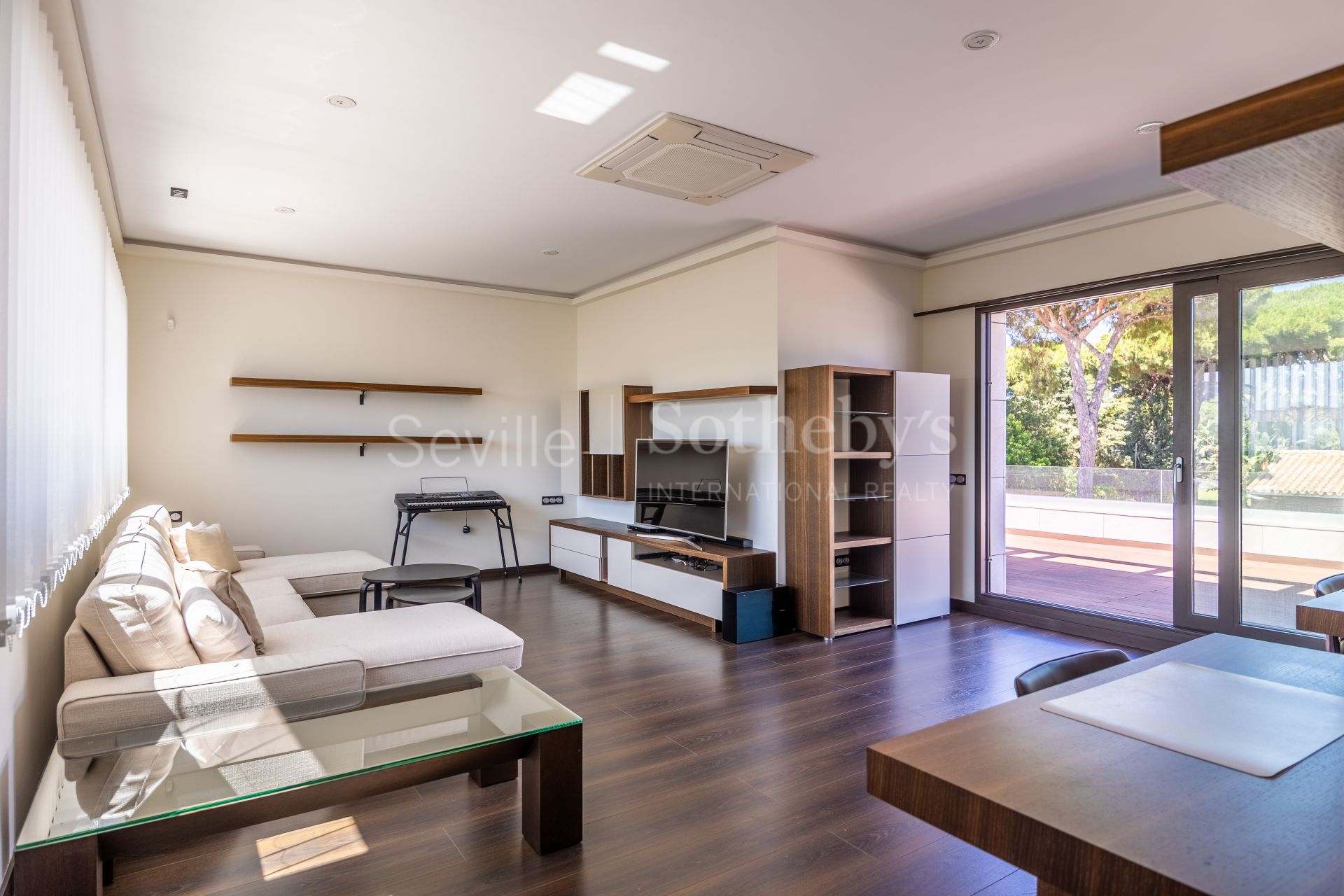 Vivienda con piscina privada en Vistahermosa