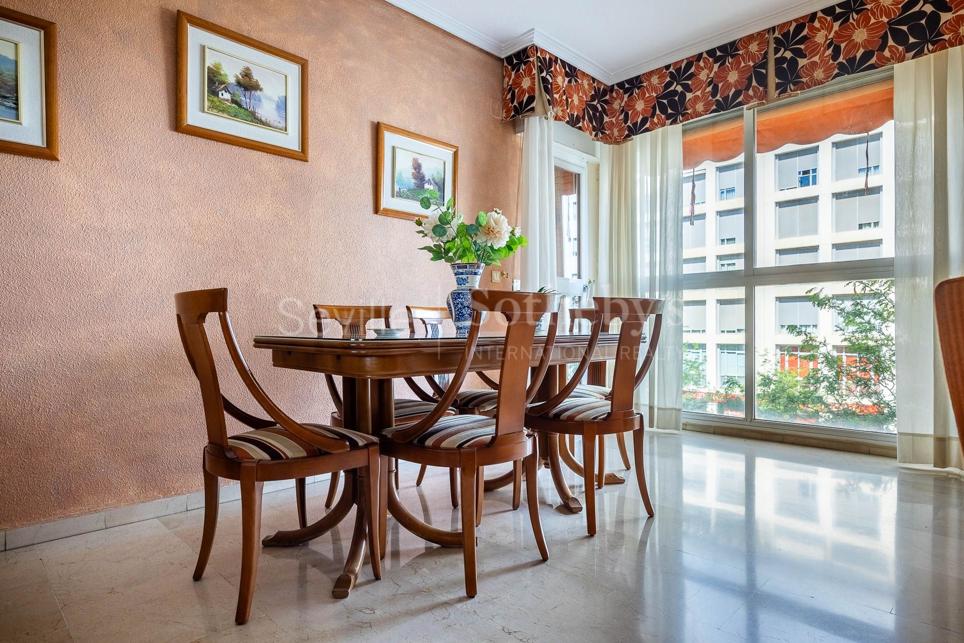 Bright Apartment on Avenida de la Buhaira