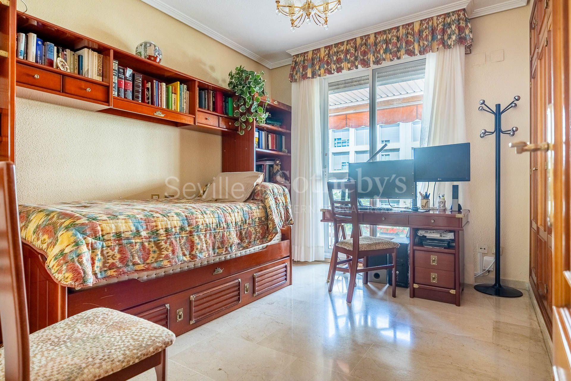 Bright Apartment on Avenida de la Buhaira