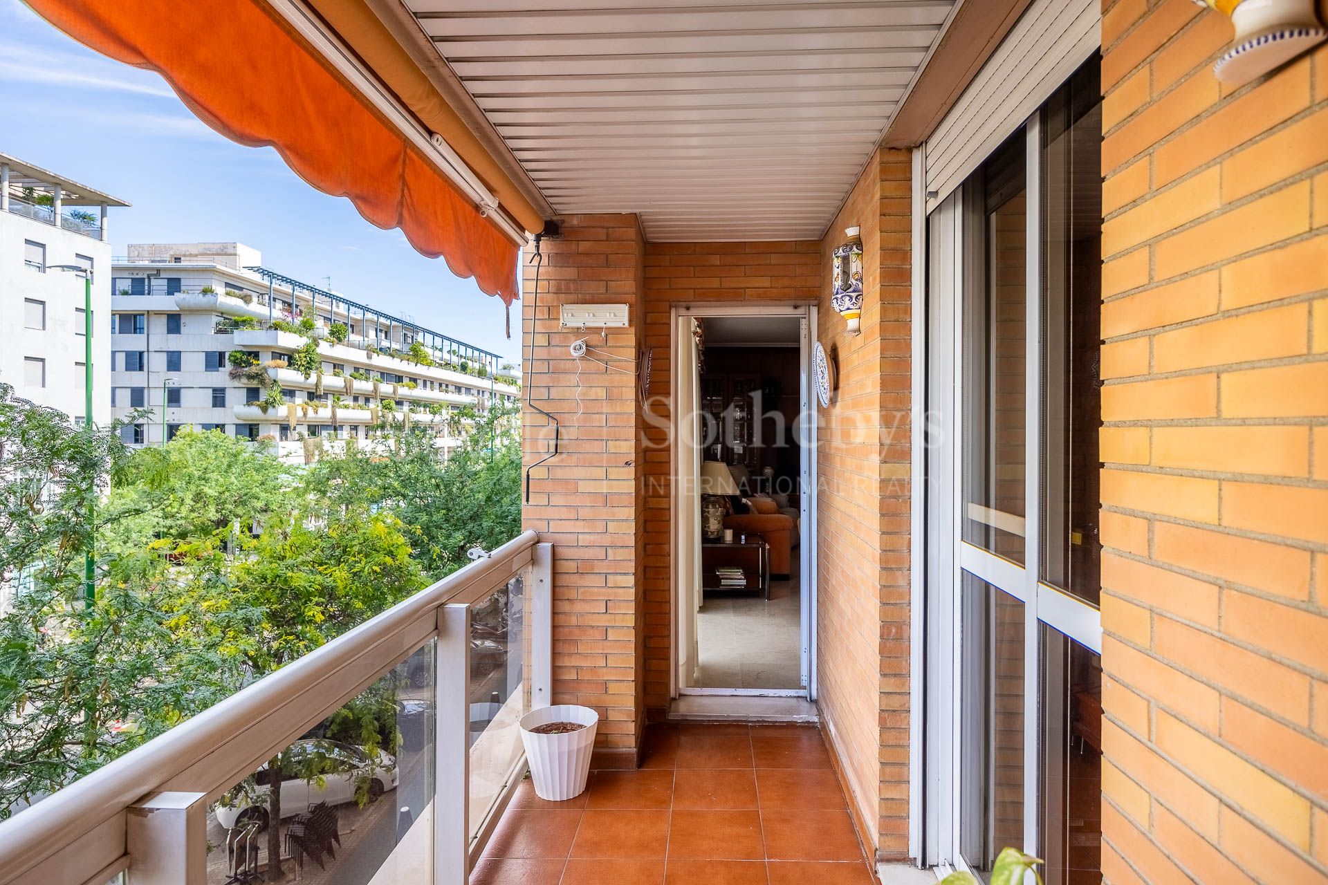 Bright Apartment on Avenida de la Buhaira