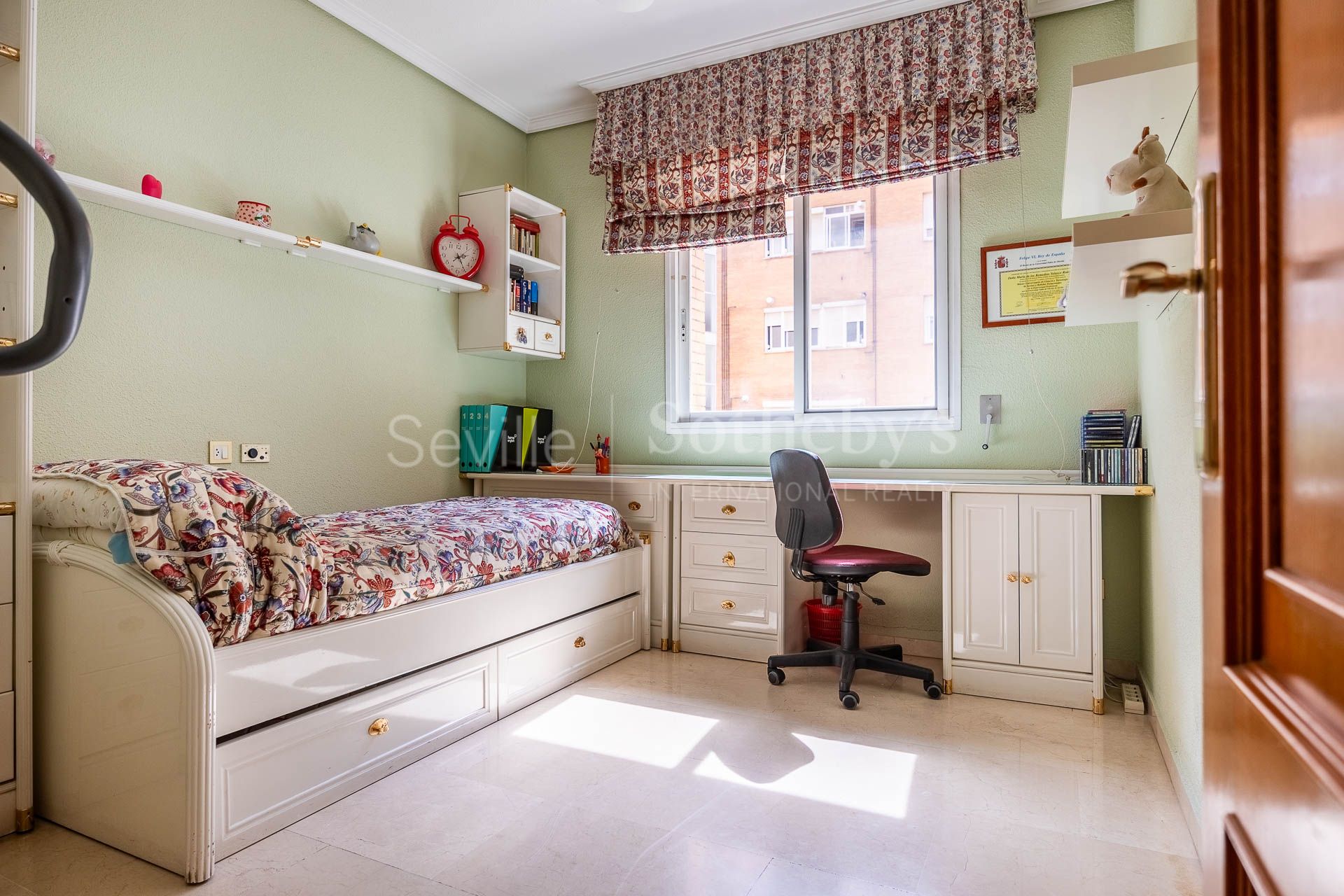 Bright Apartment on Avenida de la Buhaira