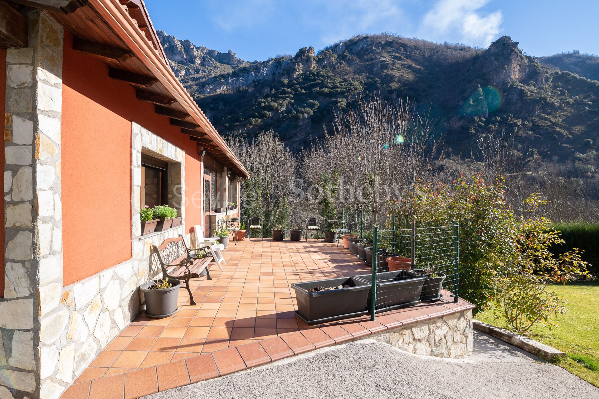 Individual chalet in the Somiedo Natural Park, with spacious garden and garage