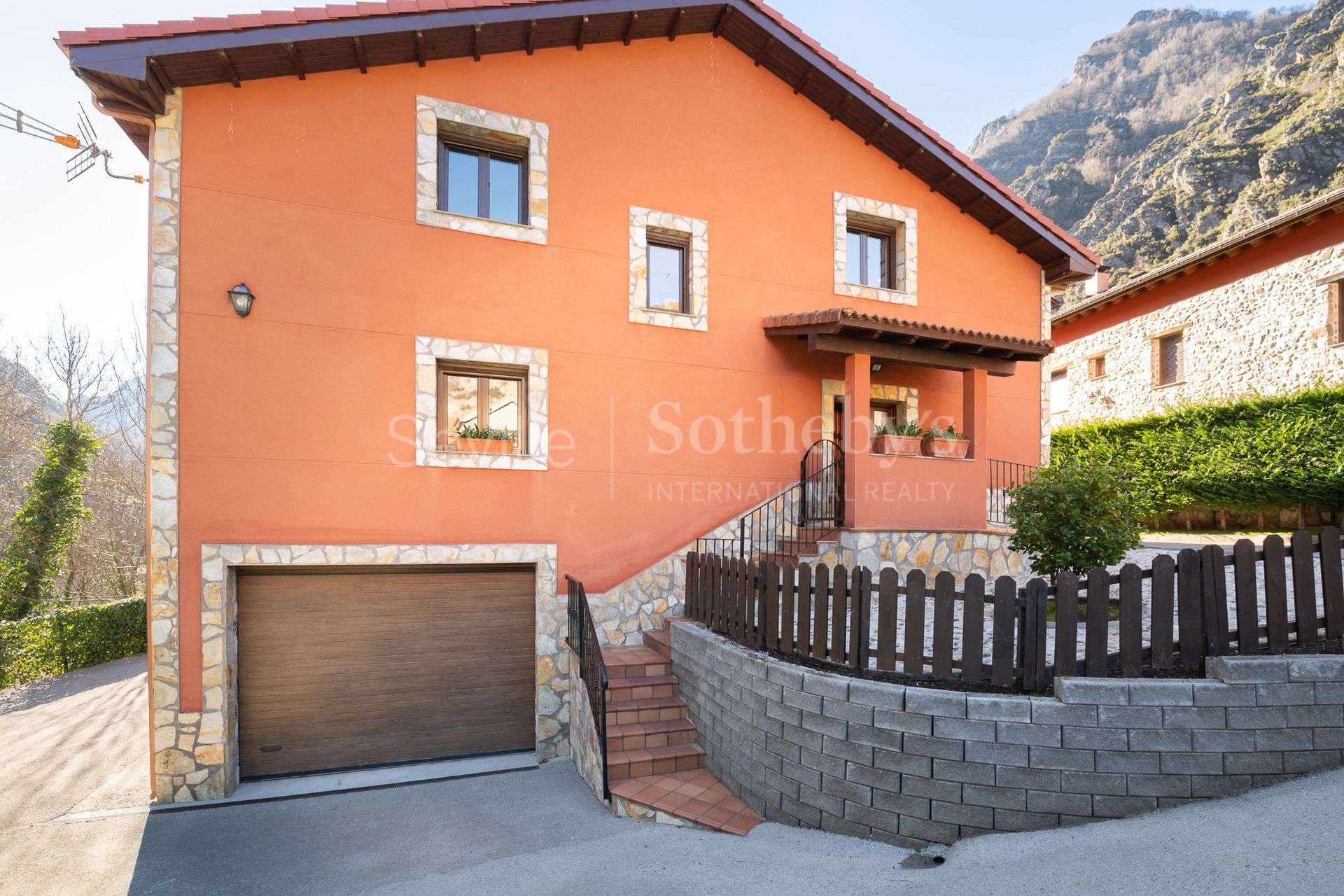 Chalet individual en el Parque Natural de Somiedo, con amplio jardín y garaje