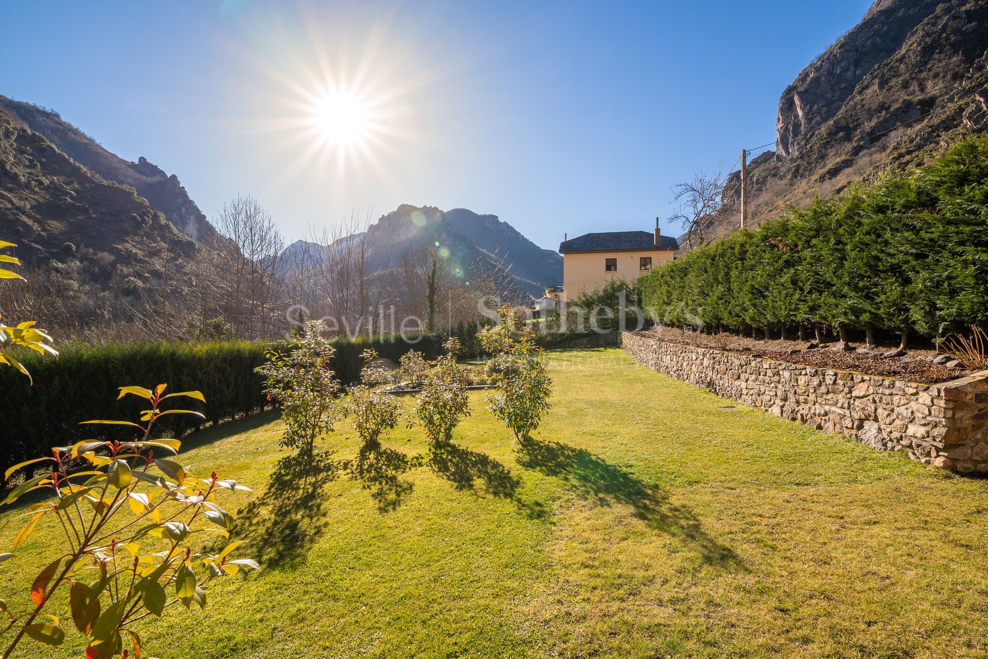 Individual chalet in the Somiedo Natural Park, with spacious garden and garage