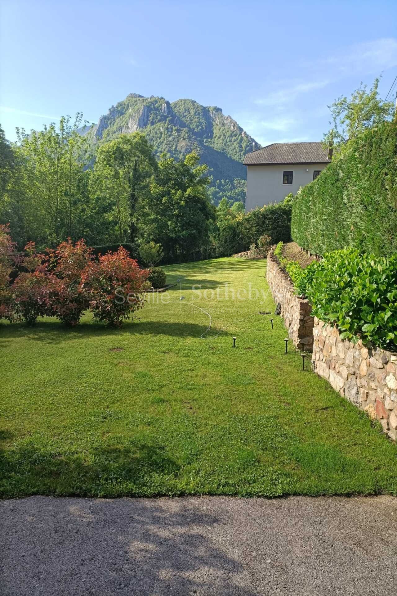 Chalet individual en el Parque Natural de Somiedo, con amplio jardín y garaje