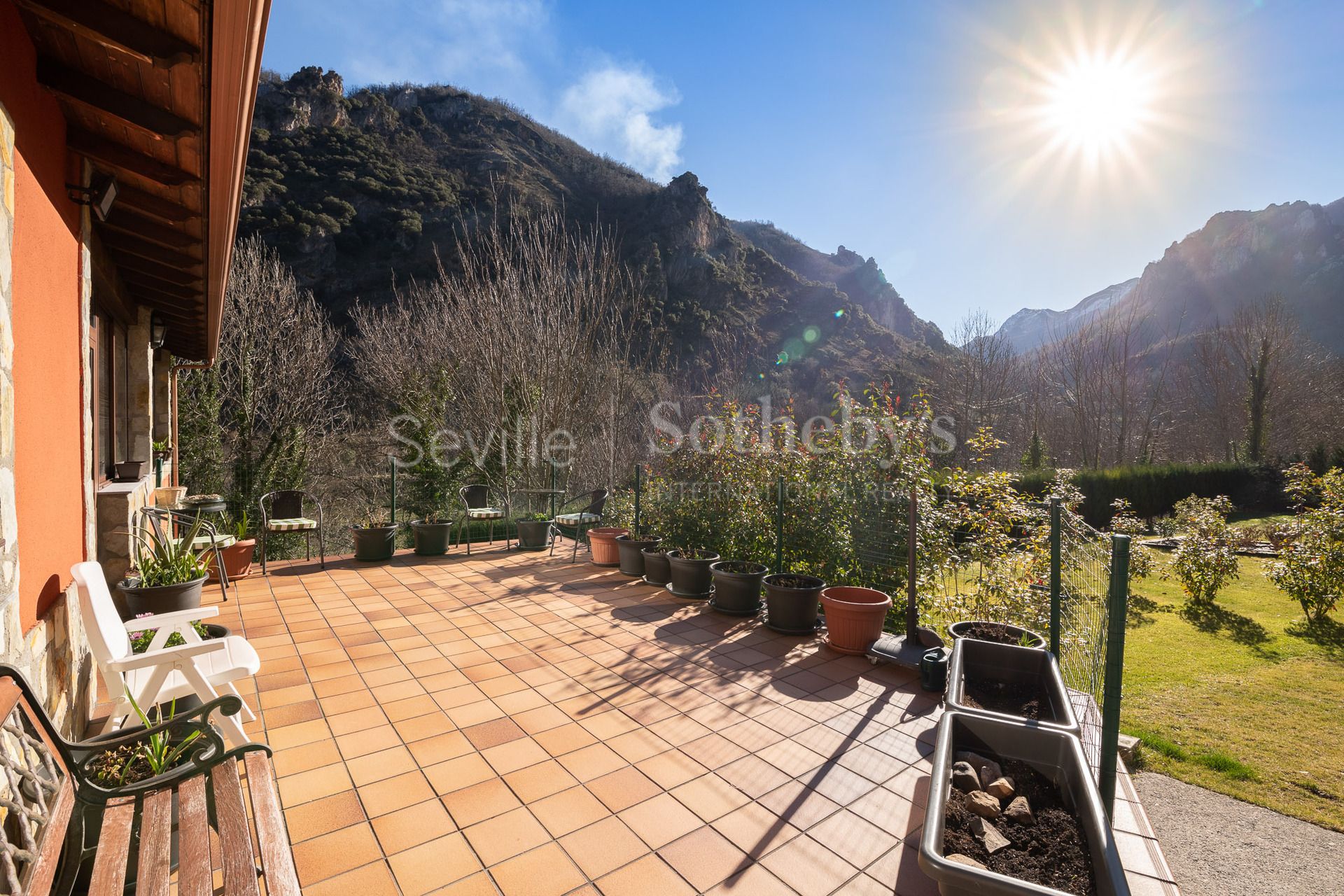 Individual chalet in the Somiedo Natural Park, with spacious garden and garage