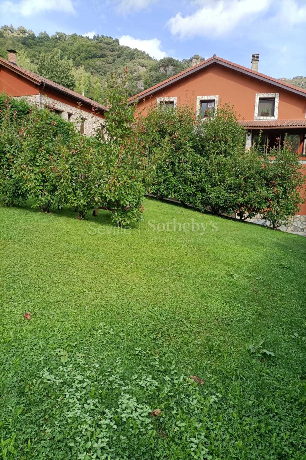 Chalet individual en el Parque Natural de Somiedo, con amplio jardín y garaje