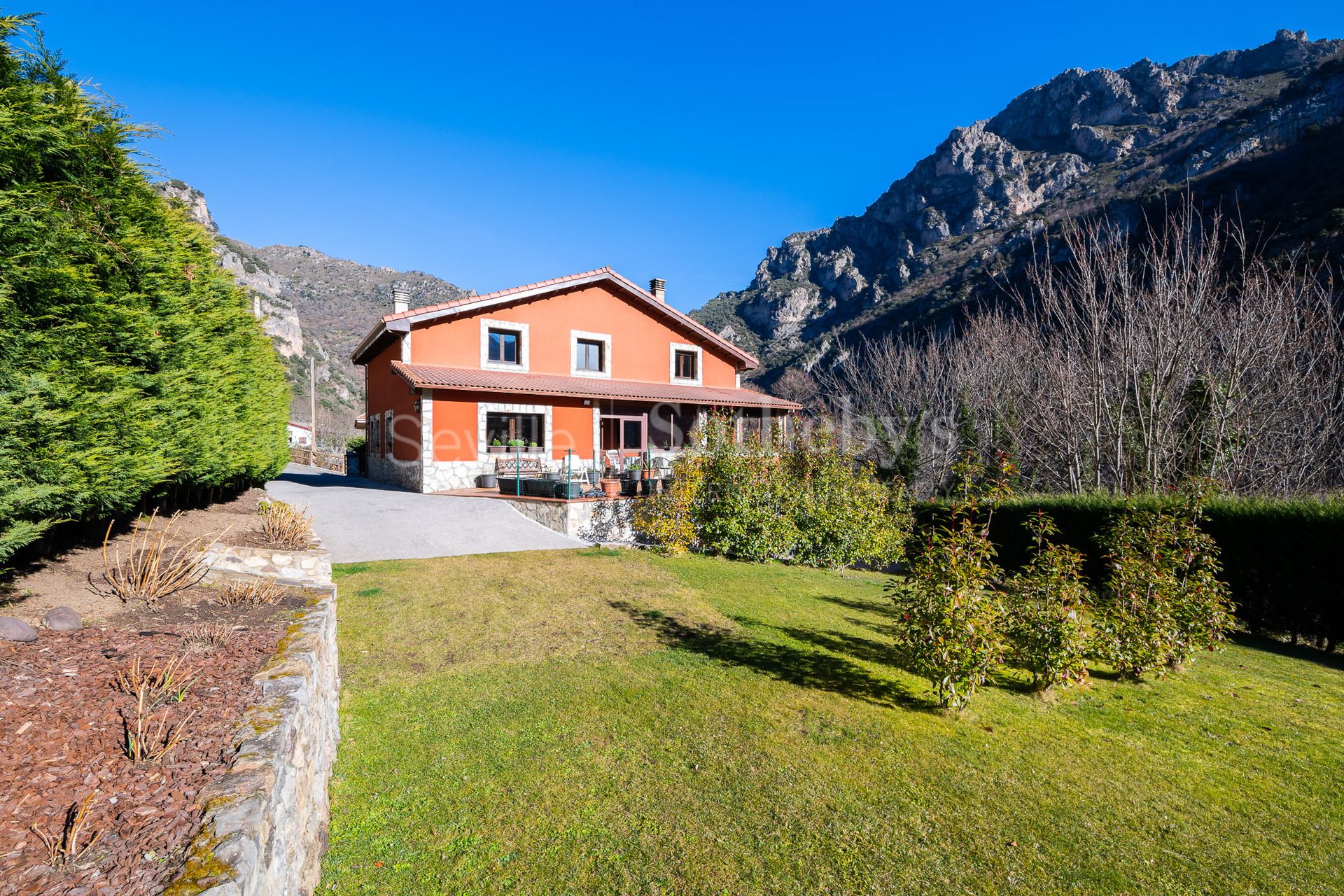 Chalet individual en el Parque Natural de Somiedo, con amplio jardín y garaje