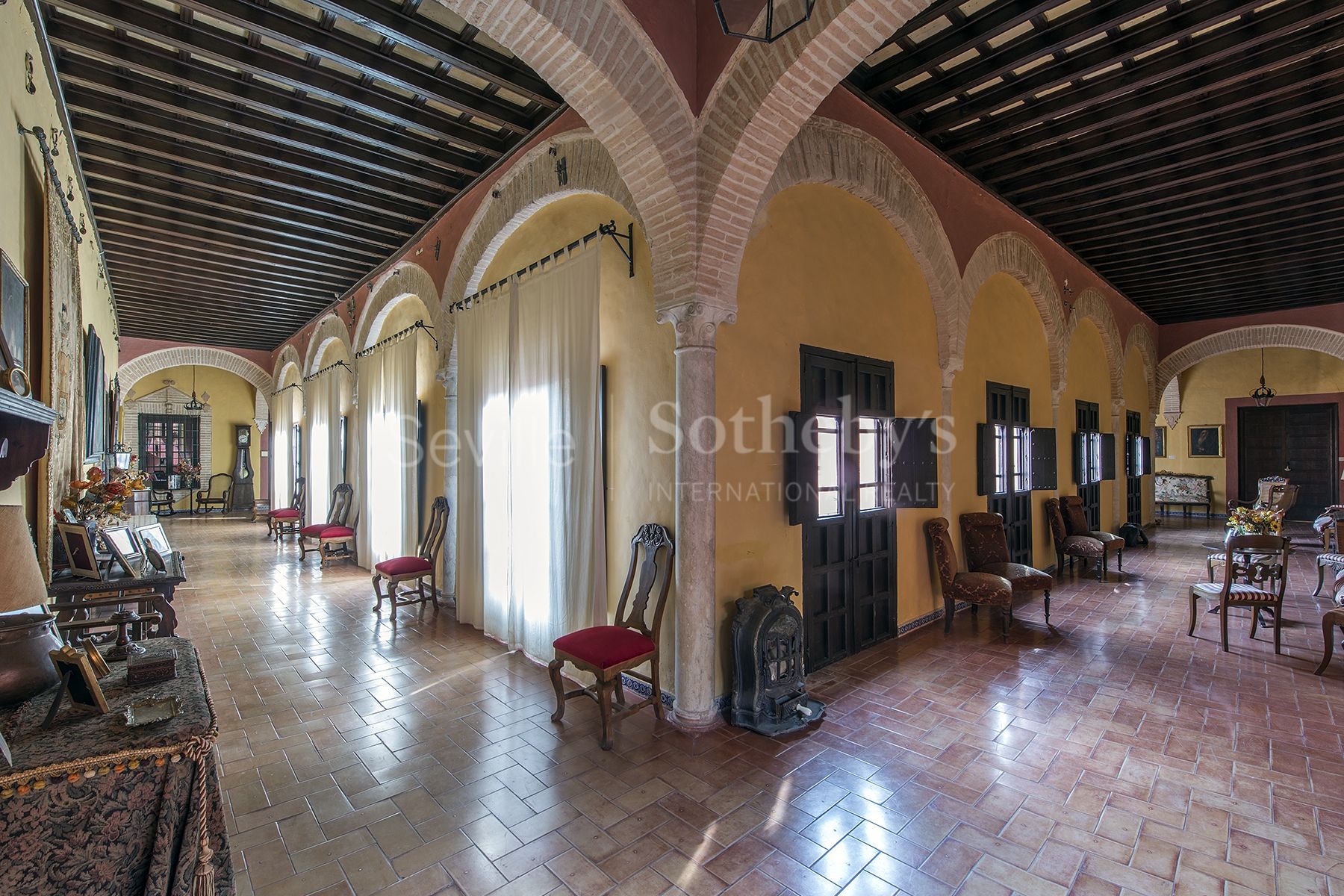 19th Century Palace of Renaissance style ideal for a charming hotel
