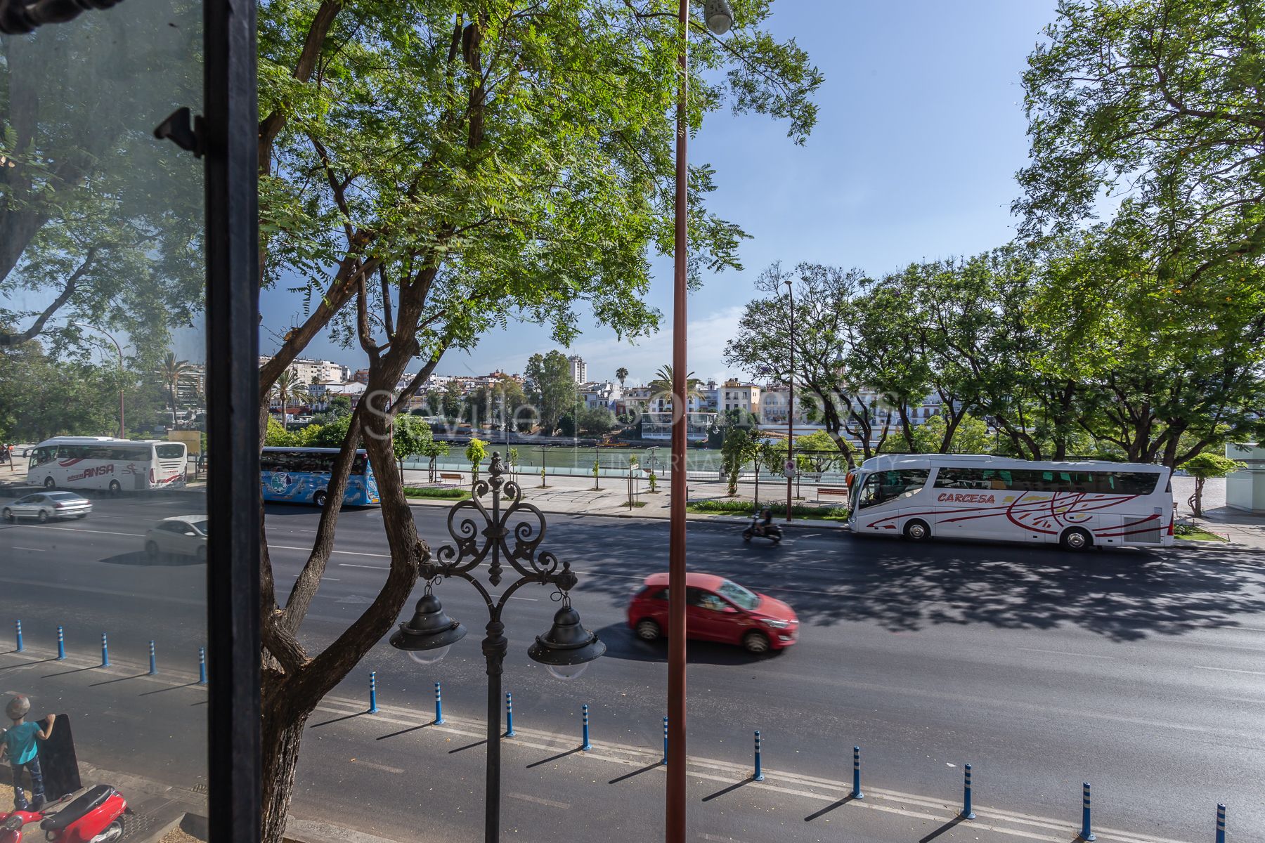 Elegant apartment in the center of Seville overlooking the Guadalquivir river