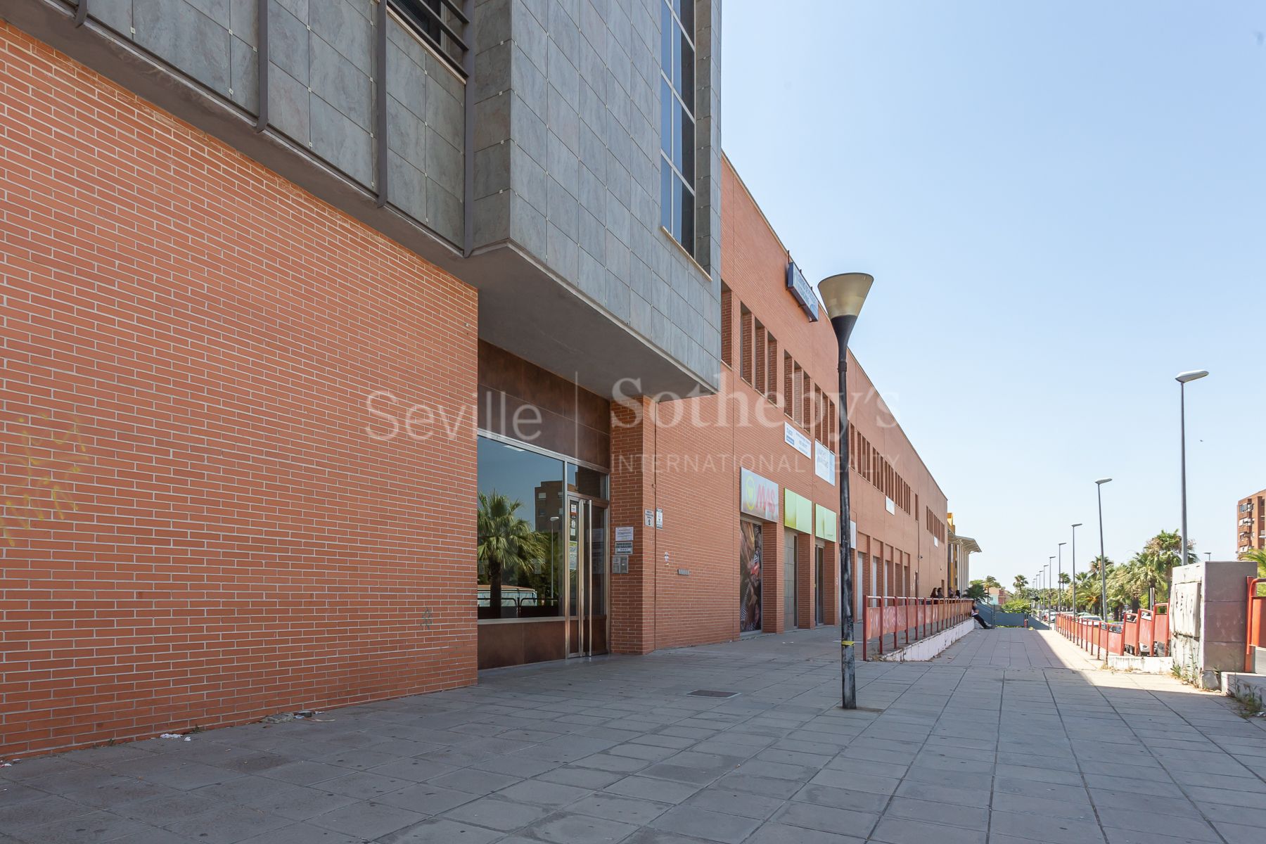 Office module of 42 m² in business building Palmera Real in Condequinto.