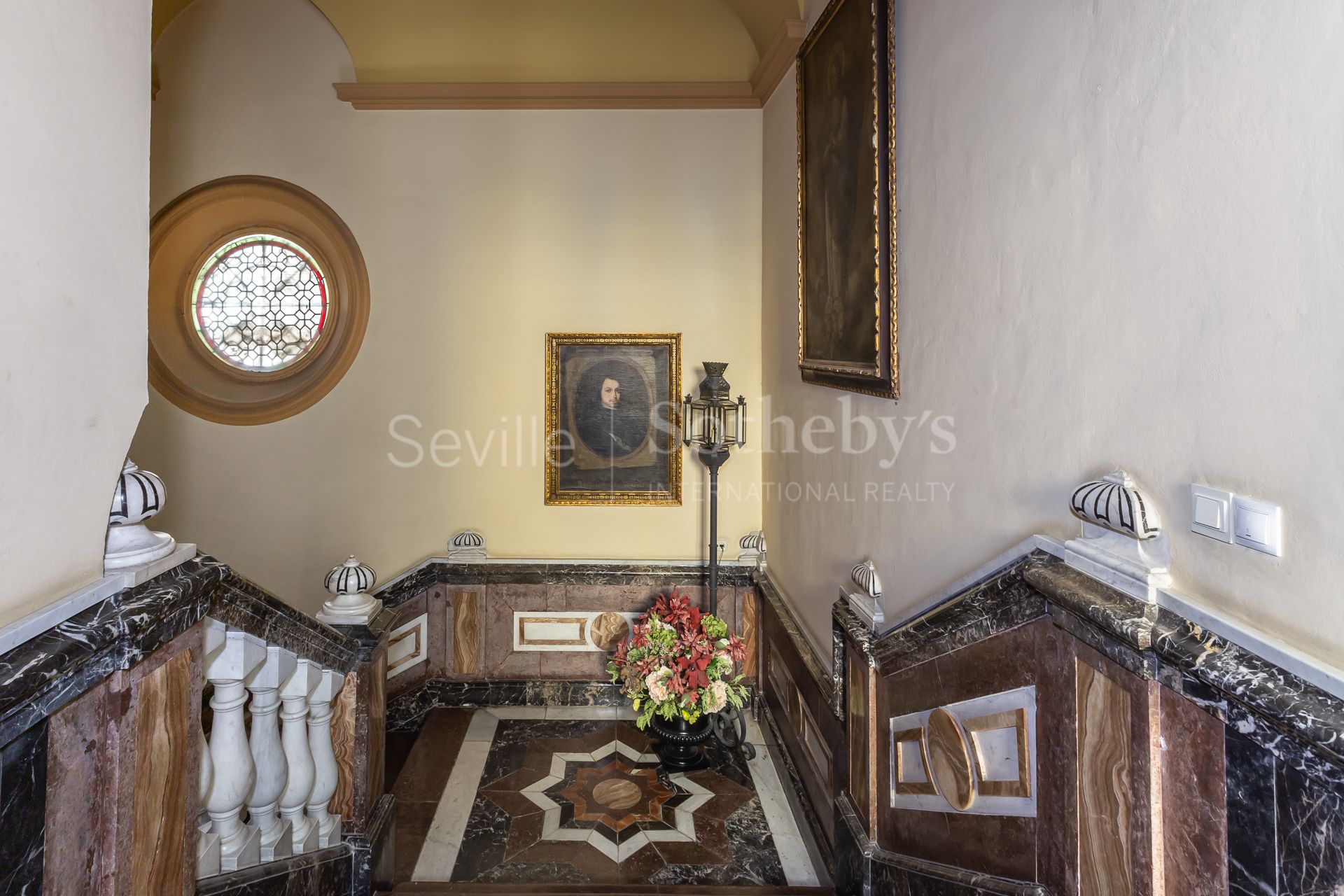 Luxurious apartment in a XIXth century Palace in front of the Museum of Fine Arts of Seville