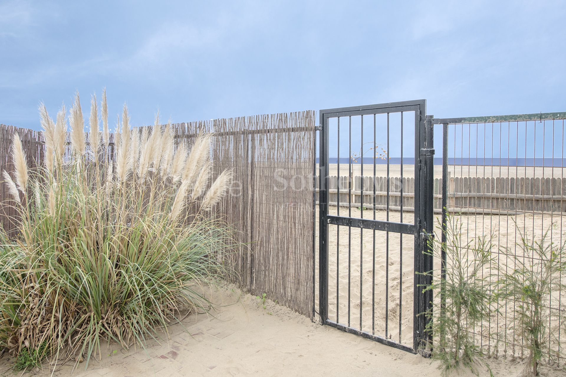 Apartamento a pie de playa con vistas al mar