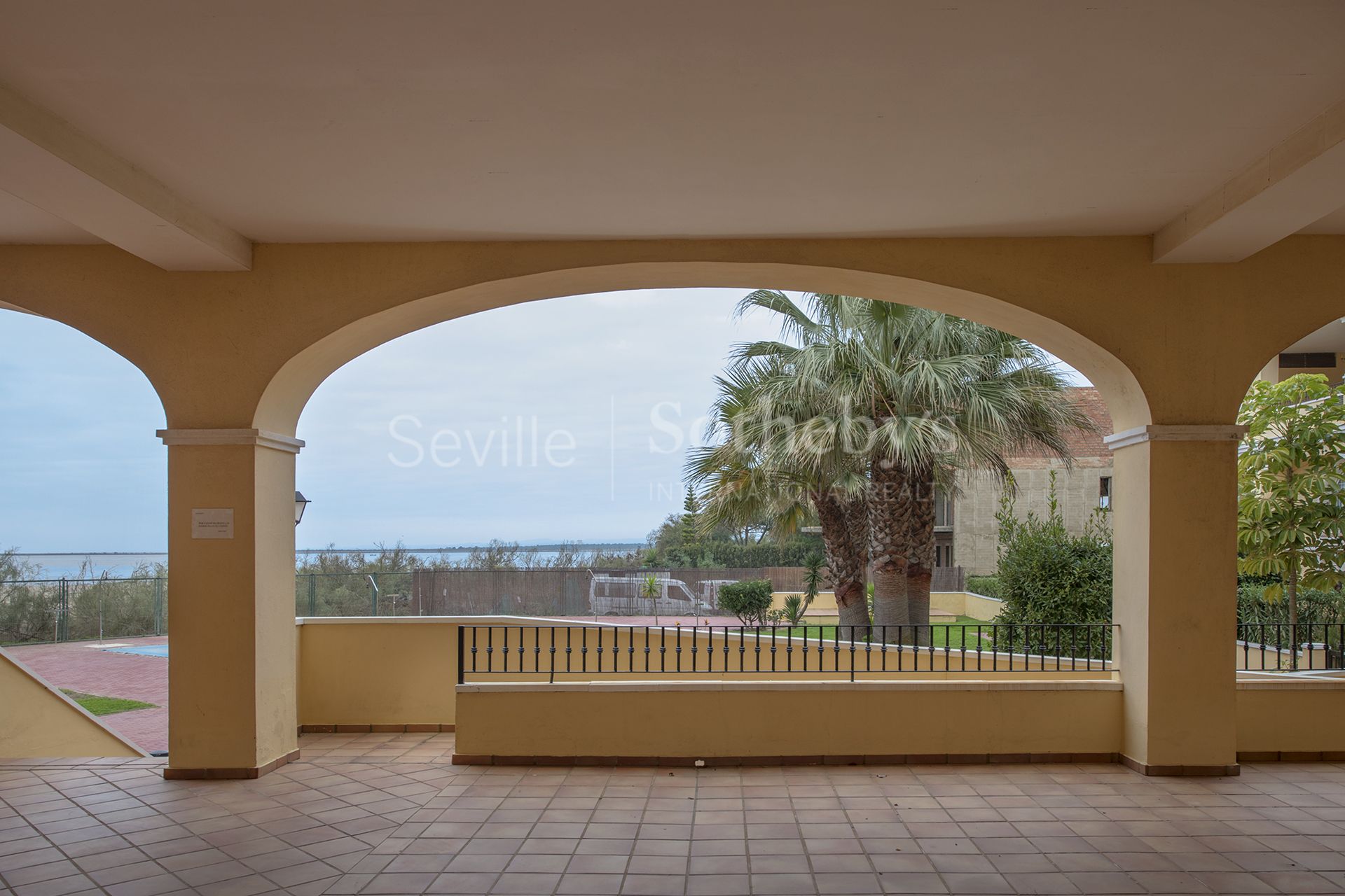 Apartamento a pie de playa con vistas al mar