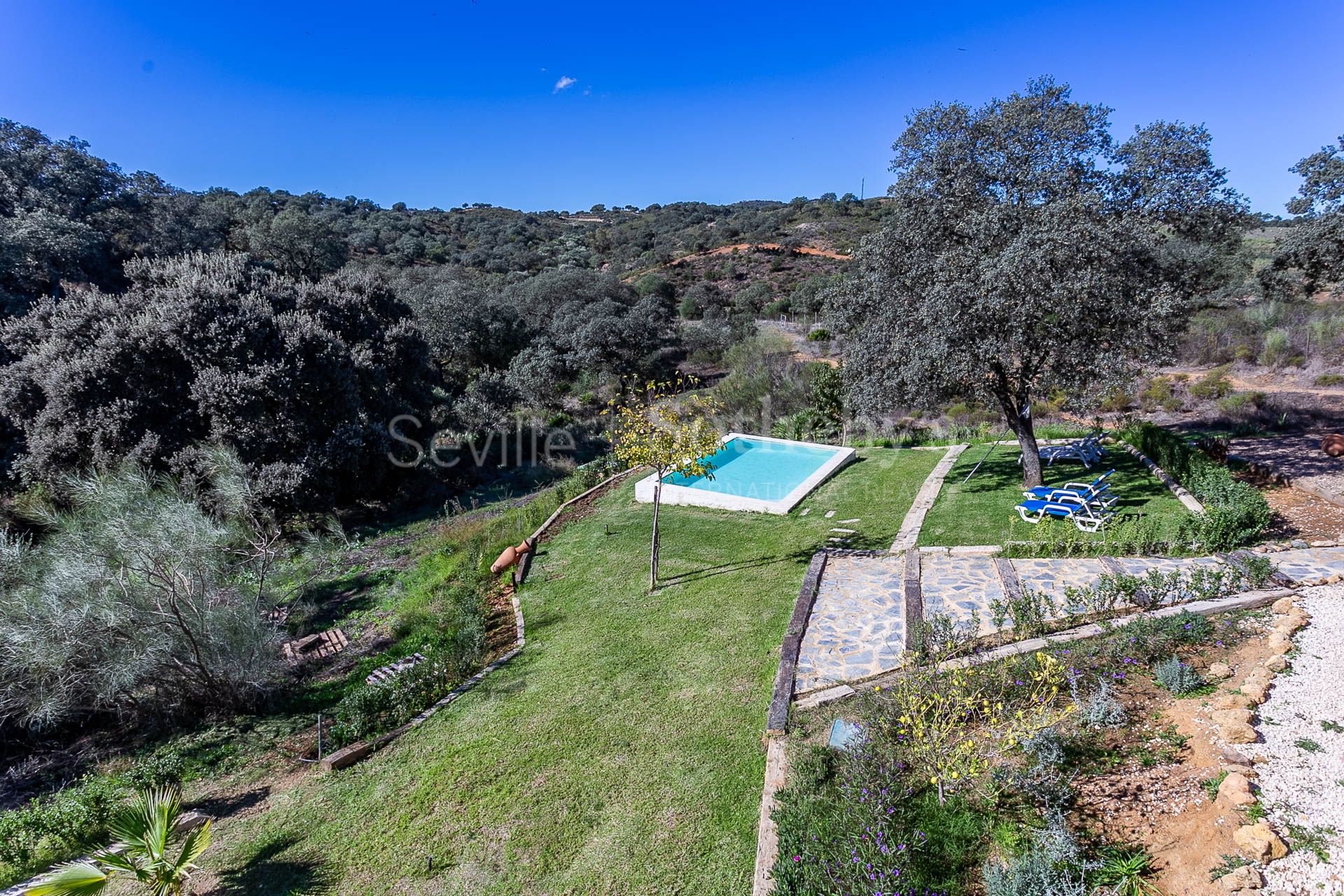 Recreational Estate with swimming pool