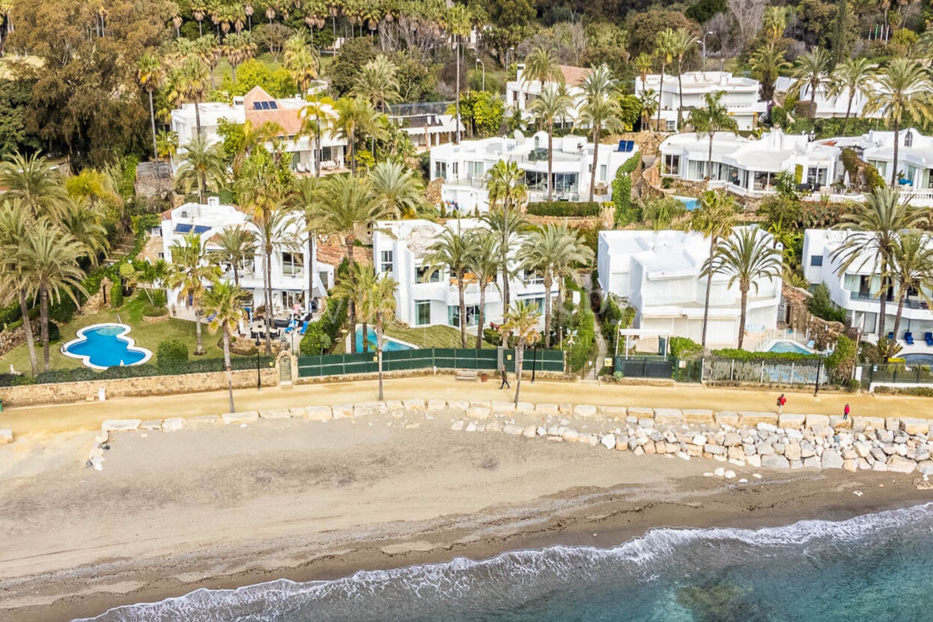 Villa en primera línea de playa en la Milla de Oro, Marbella