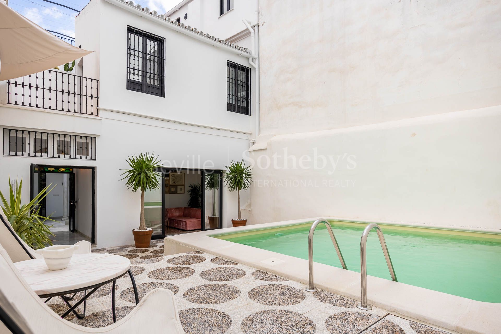 Casa totalmente reformada en el centro de Sevilla con piscina y con vistas a la ciudad.