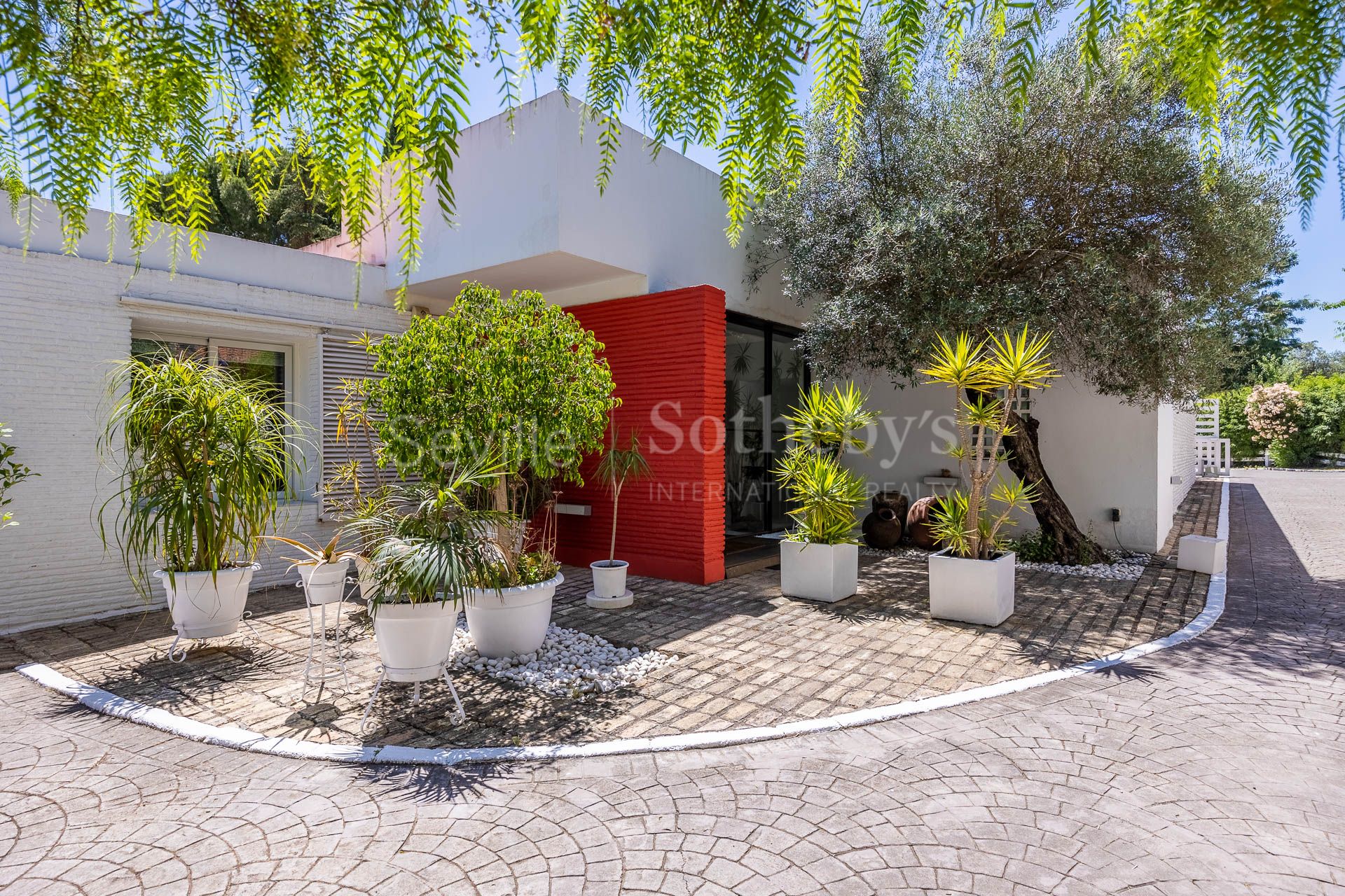 Exclusive villa in prestigious residential area Las Canteras