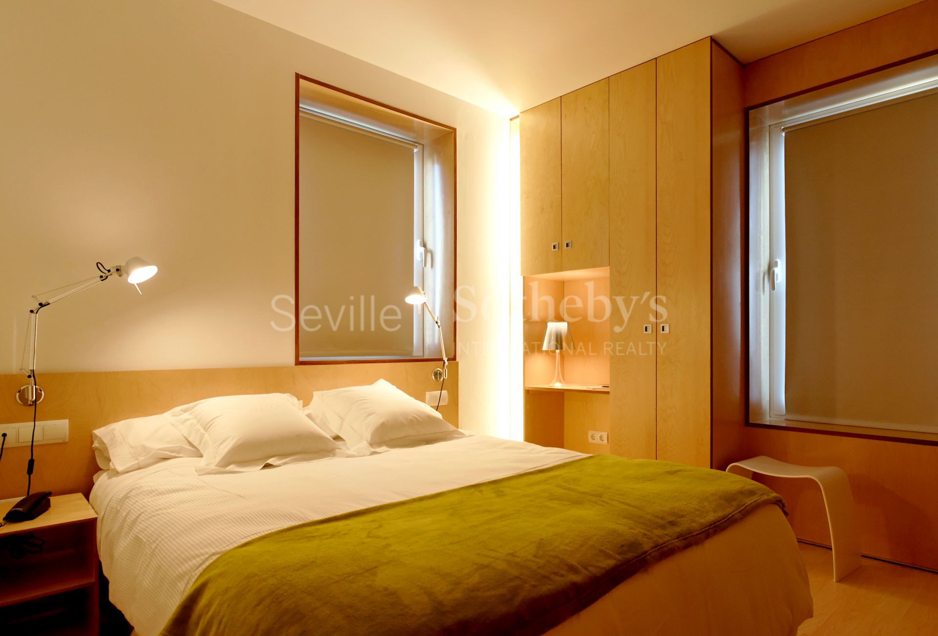 Independent house with garden in the best area of Heliopolis, Seville, 10 minutes from the center of Seville, with a tourist license and Residential use.