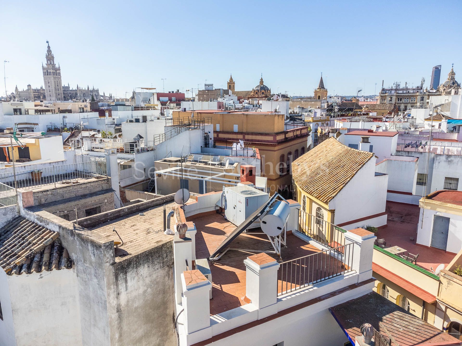 Elegante Casa Palacio del siglo XVIII, rehabilitada en el año 2000, en La Alfalfa.