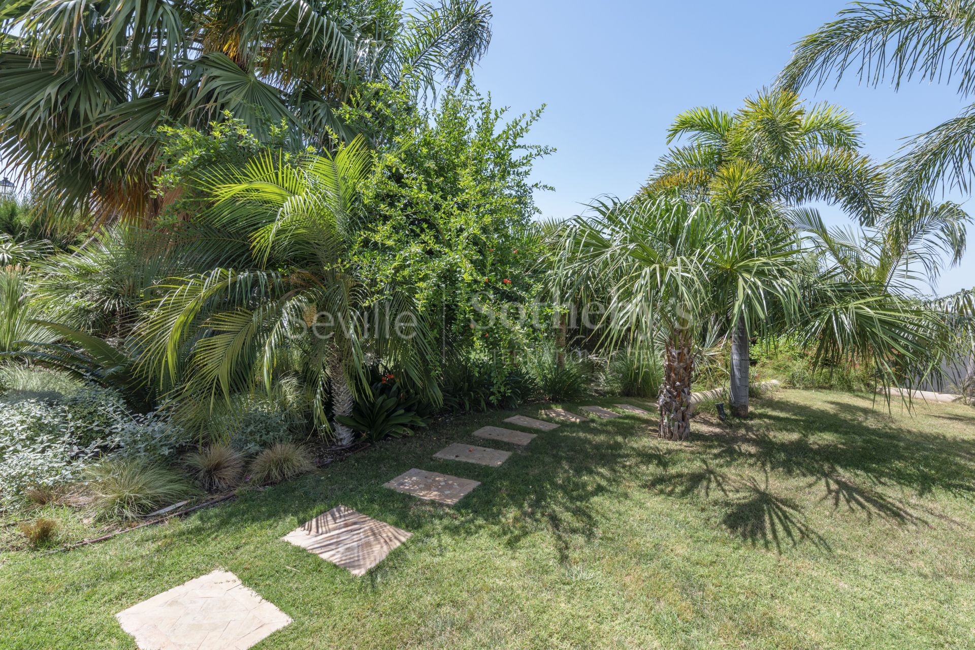 Super exclusive house with Hamman and Guest House. A natural oasis in Seville.