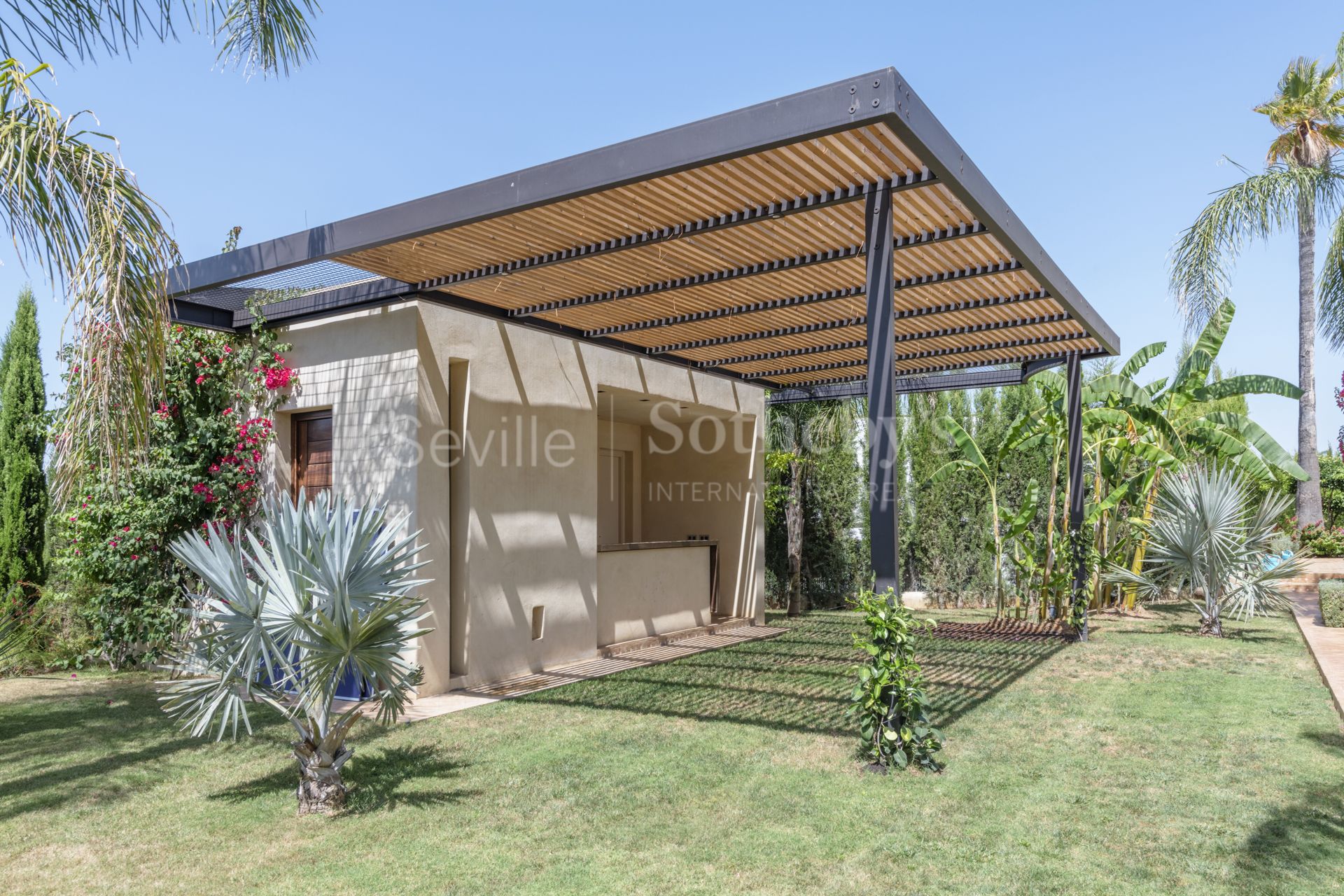 Super exclusive house with Hamman and Guest House. A natural oasis in Seville.