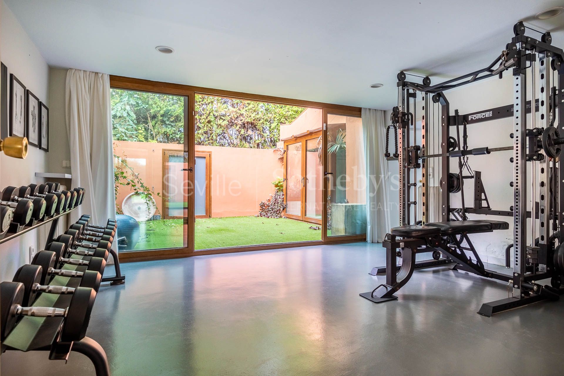 Detached villa with indoor pool and gym in Las Canteras