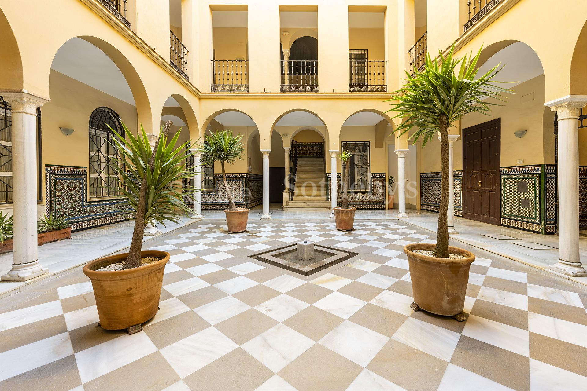 Apartment in Palace House in the center of Seville