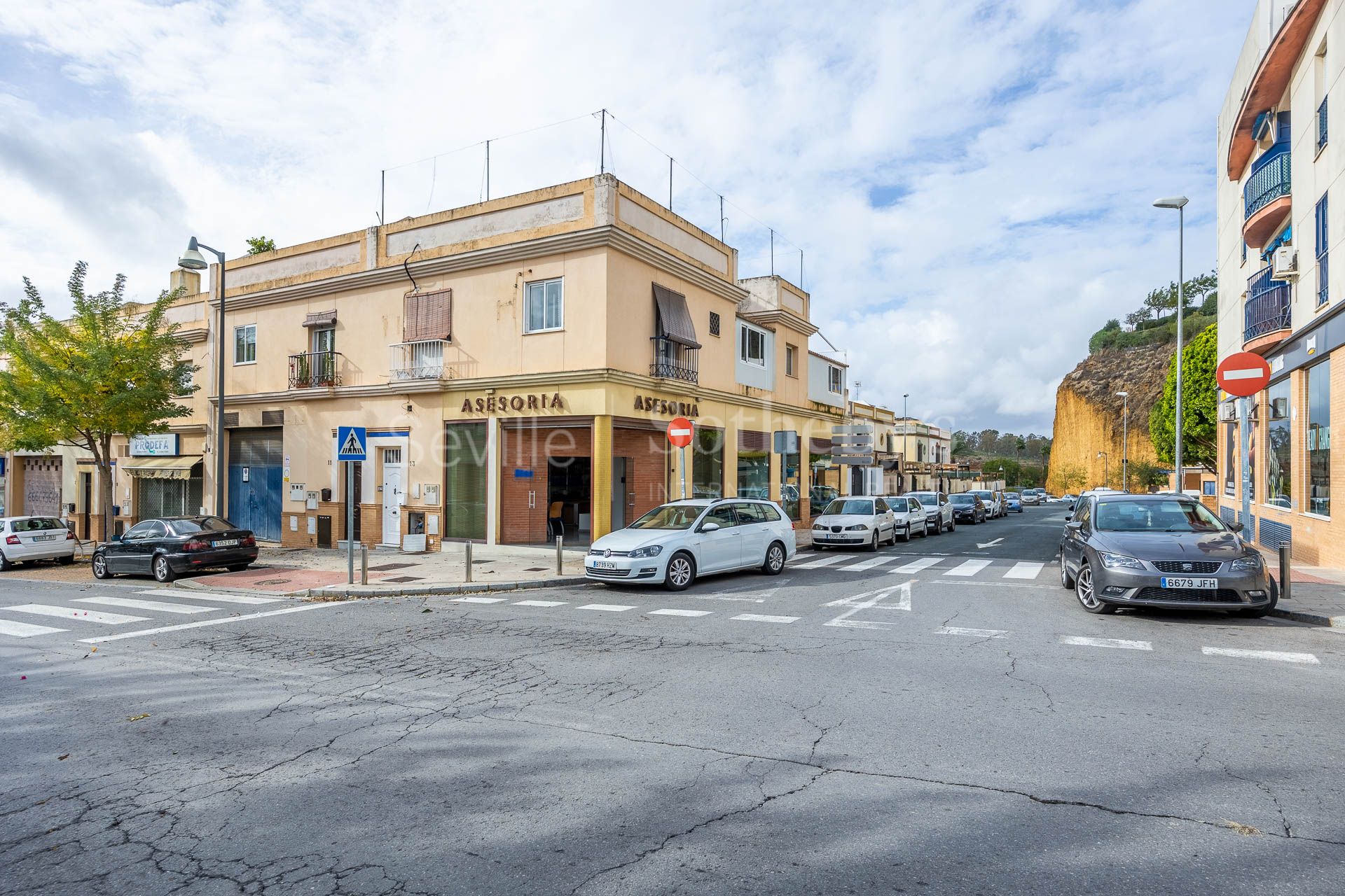 Luminosa oficina ubicada en calle transitada de Alcalá de Guadaira