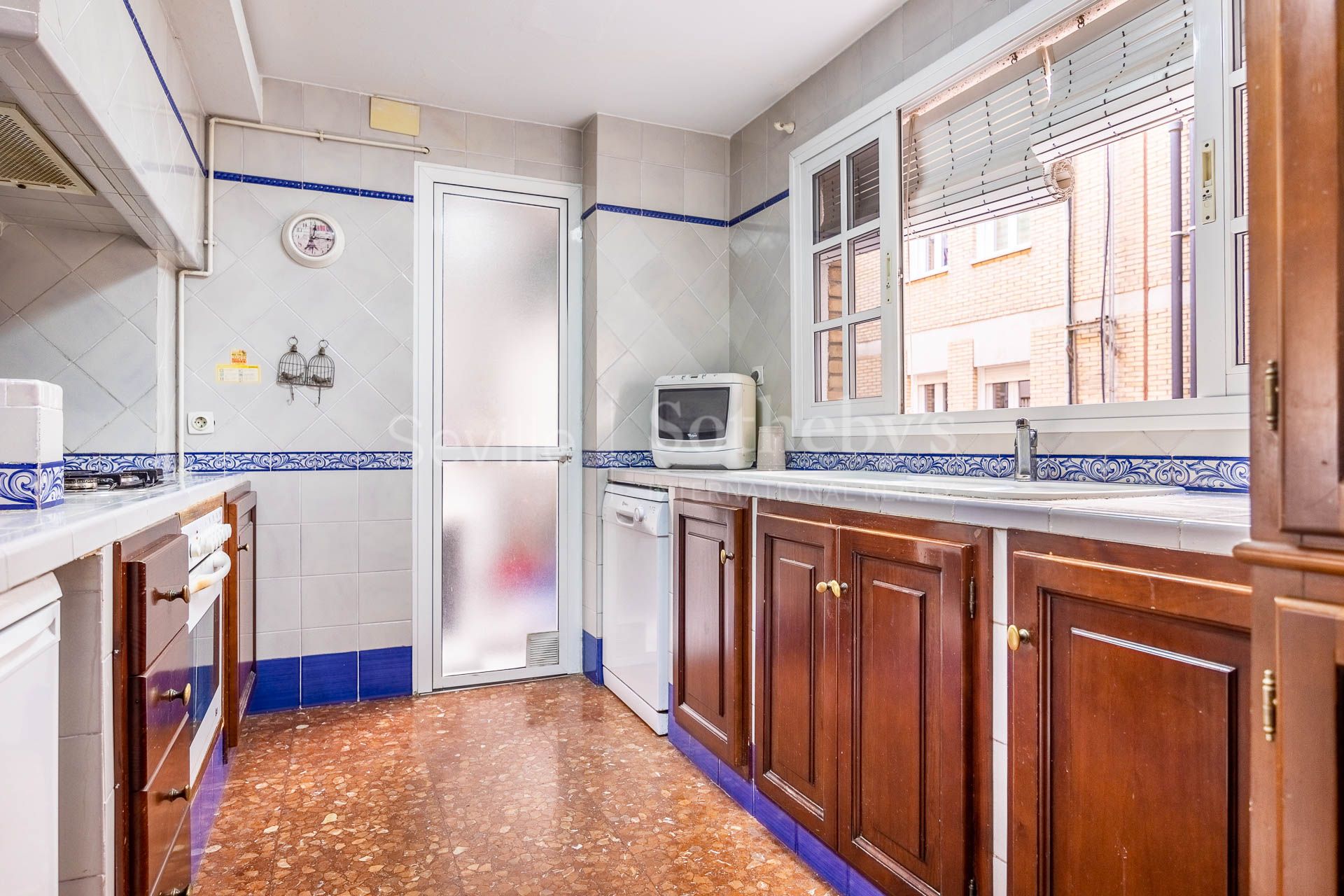 Piso en el Porvenir-Prado con 6 dormitorios, terraza y garaje. A 10 minutos a pie del centro de la ciudad.
