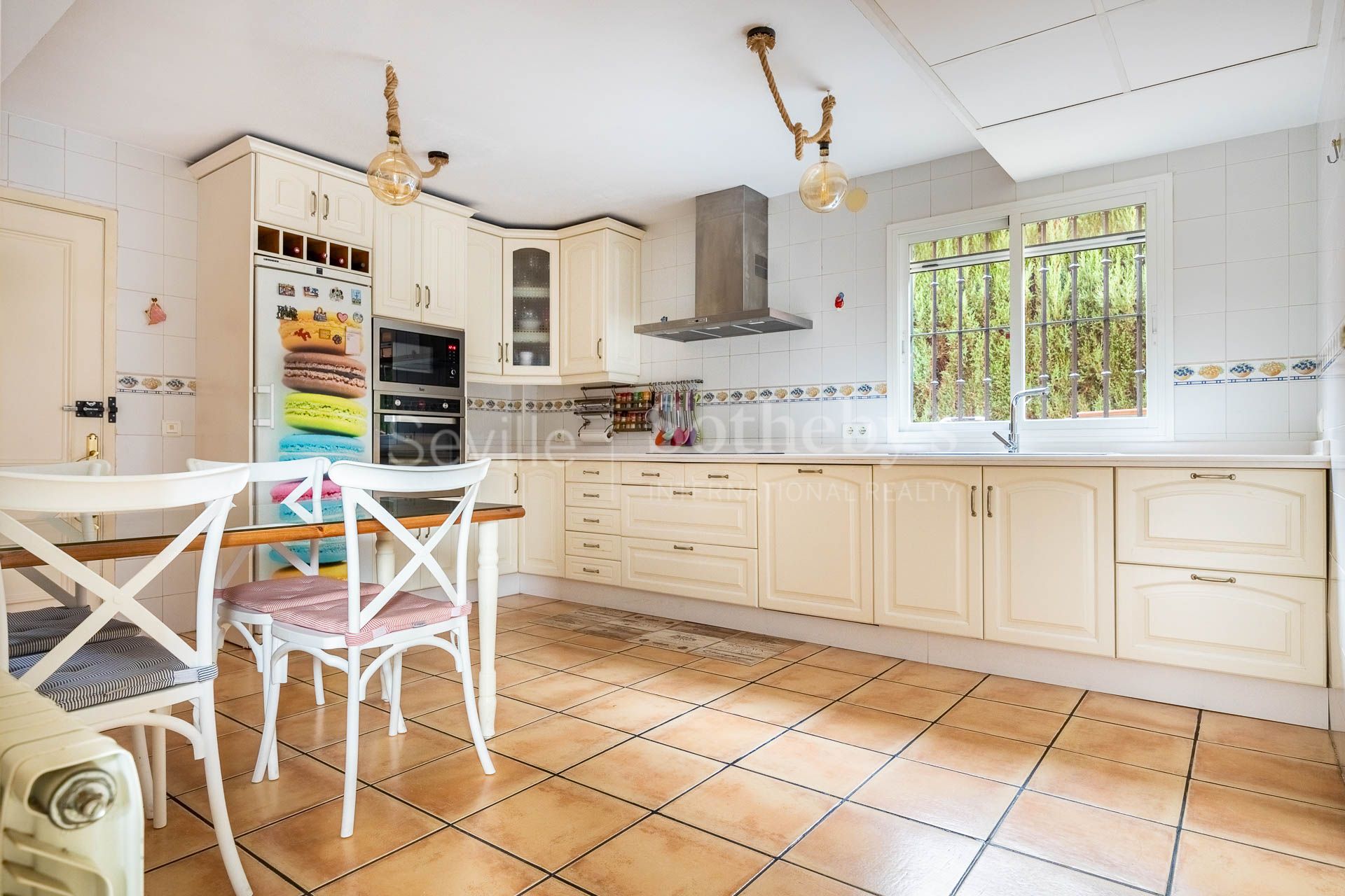 Chalet independiente en Simón Verde con jardín y piscina