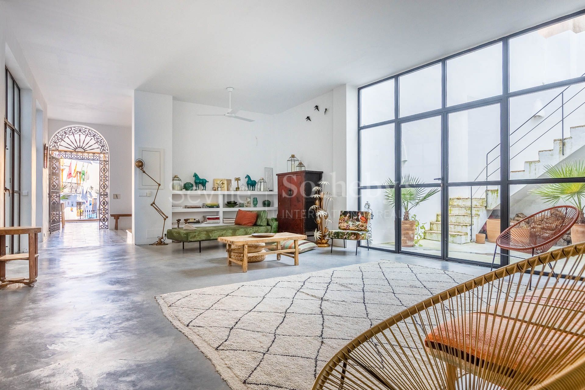 Casa de diseño contemporáneo con piscina privada en Zahara de la Sierra