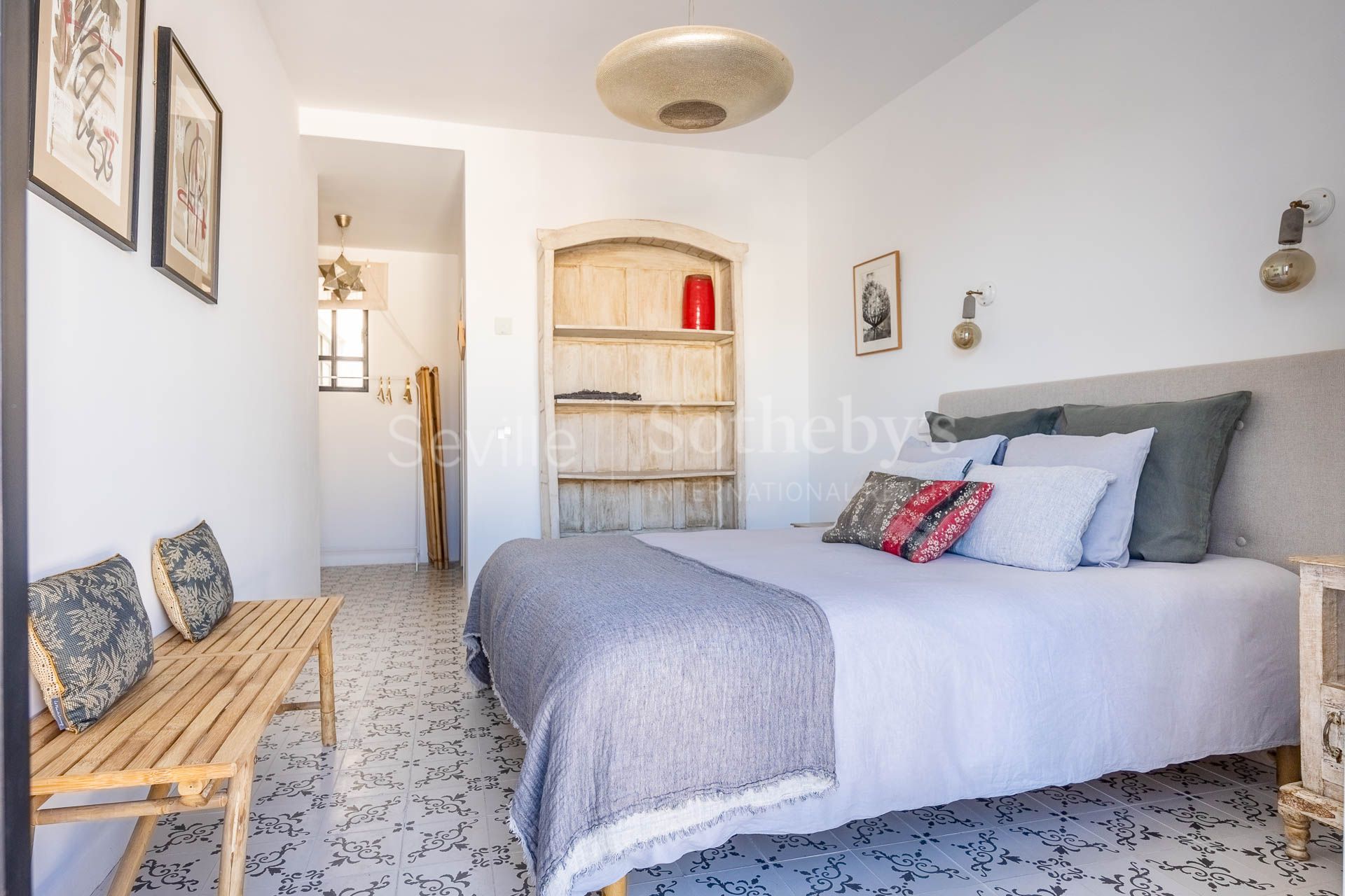 Casa de diseño contemporáneo con piscina privada en Zahara de la Sierra
