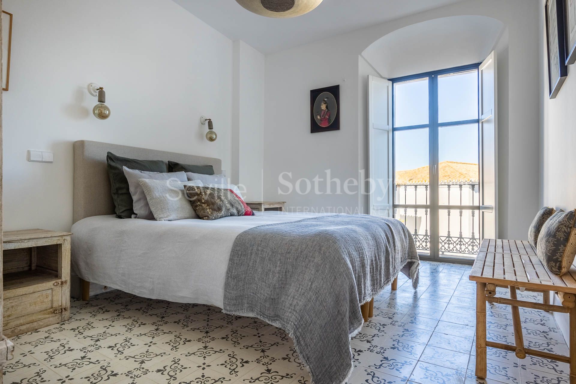 Casa de diseño contemporáneo con piscina privada en Zahara de la Sierra