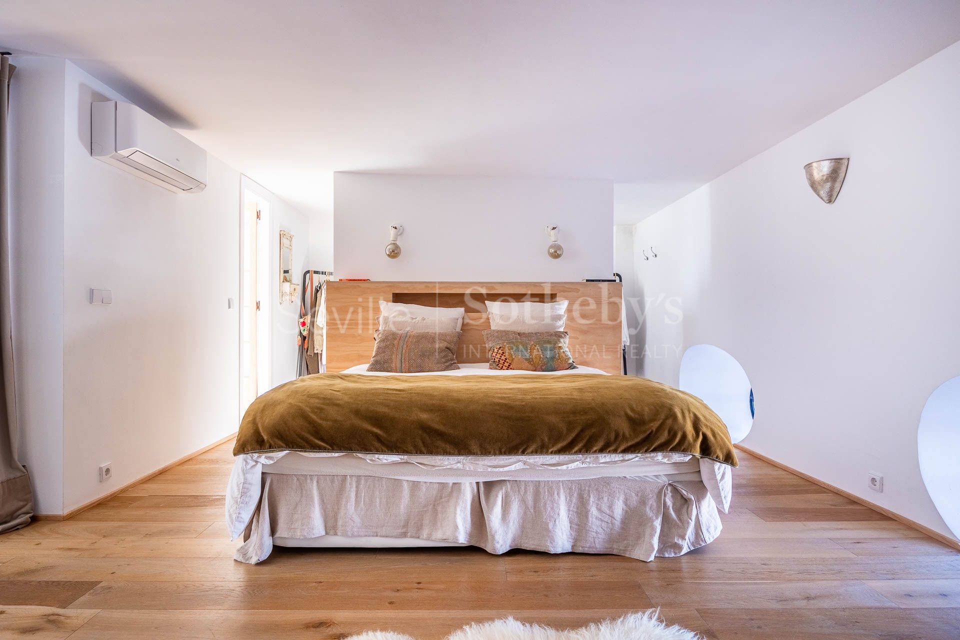 Casa de diseño contemporáneo con piscina privada en Zahara de la Sierra