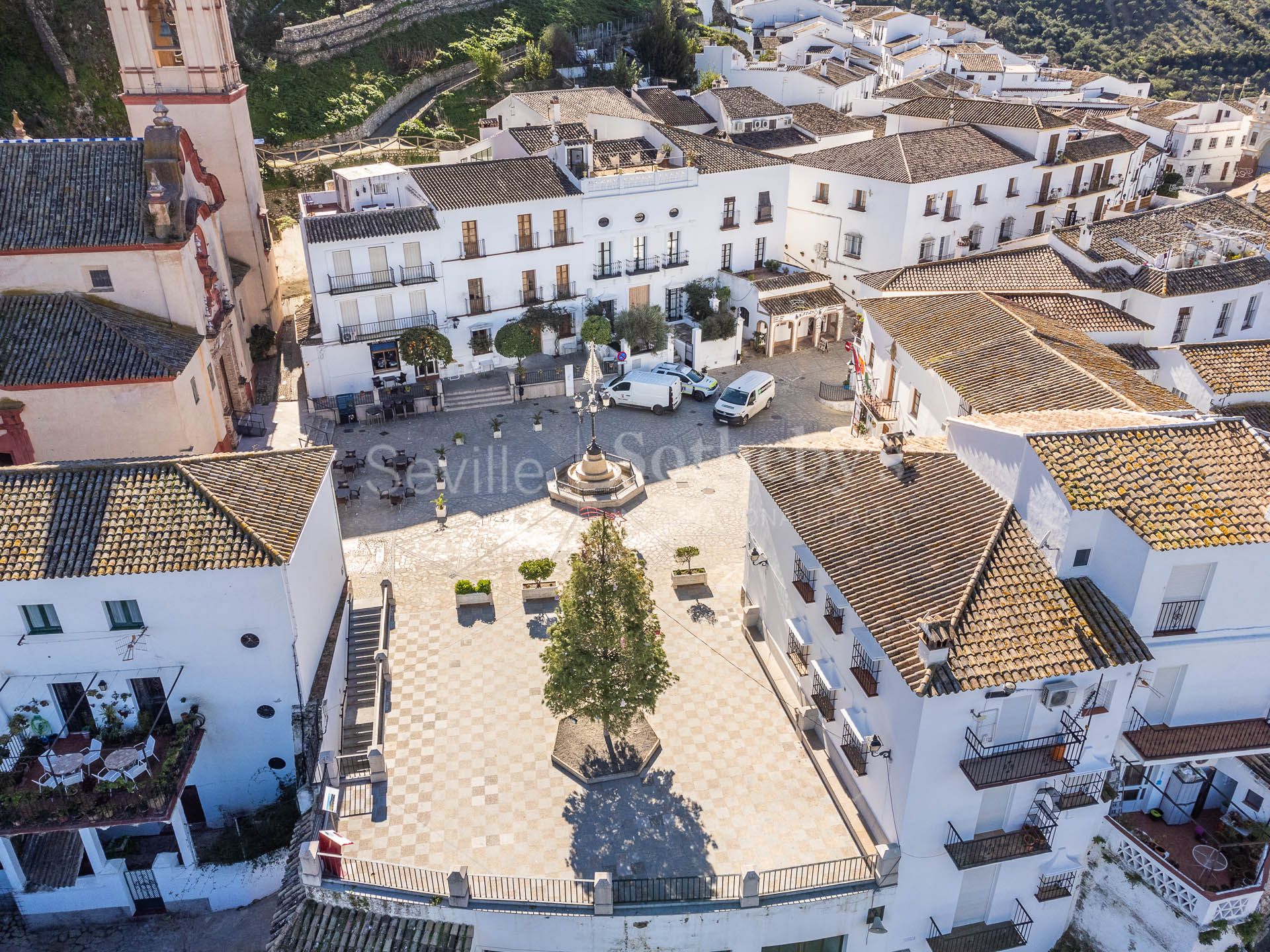 Casa de diseño contemporáneo con piscina privada en Zahara de la Sierra
