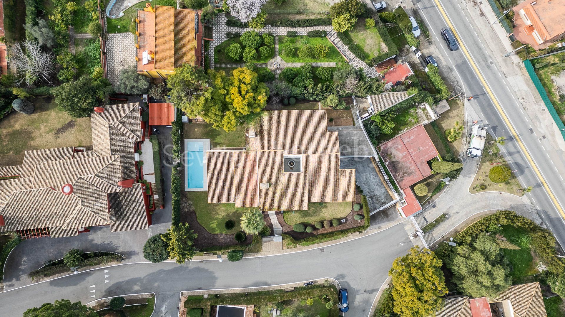 Casa independiente con piscina en la urbanización privada de Las Canteras