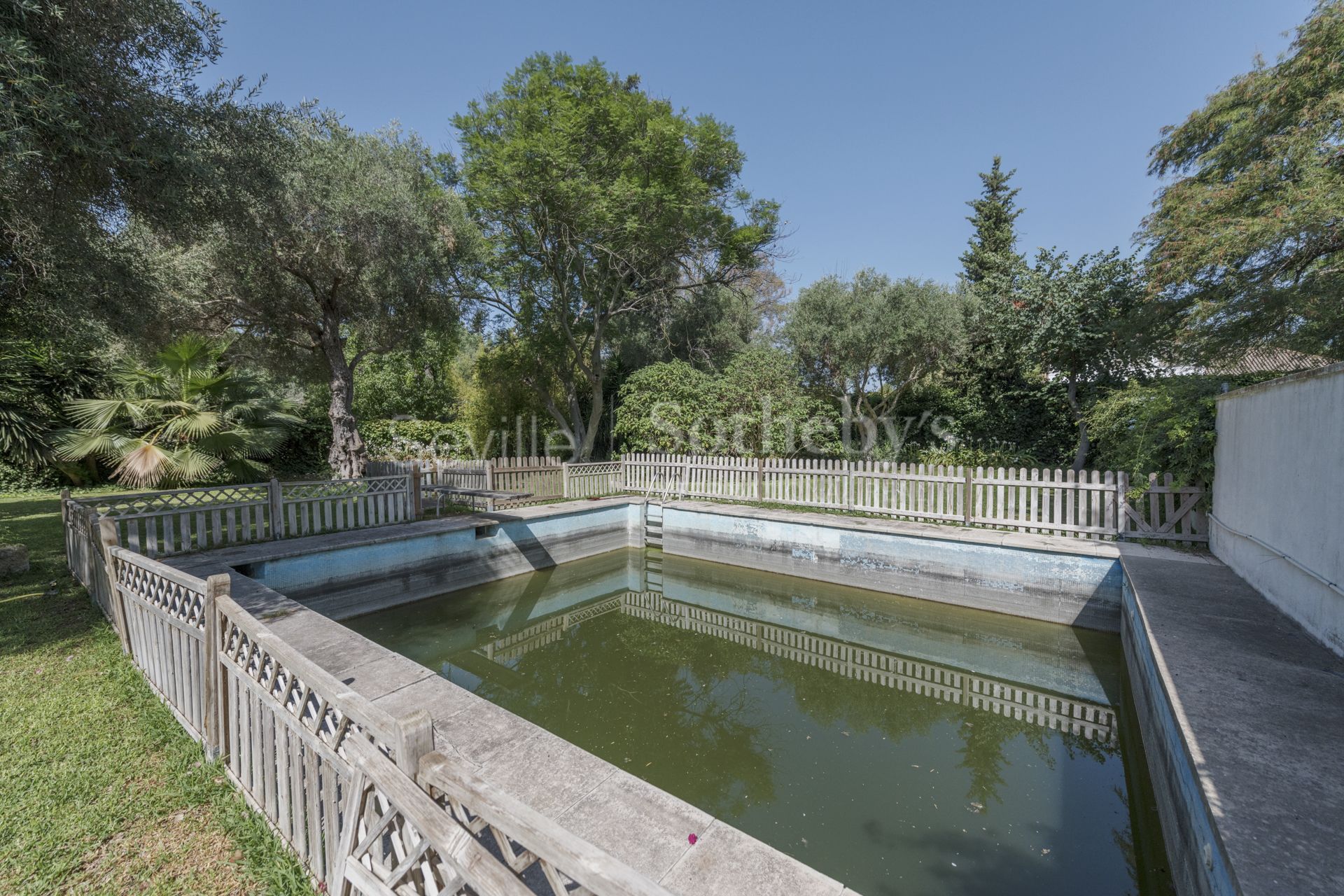 Detached villa to refurbish in Jerez de la Frontera