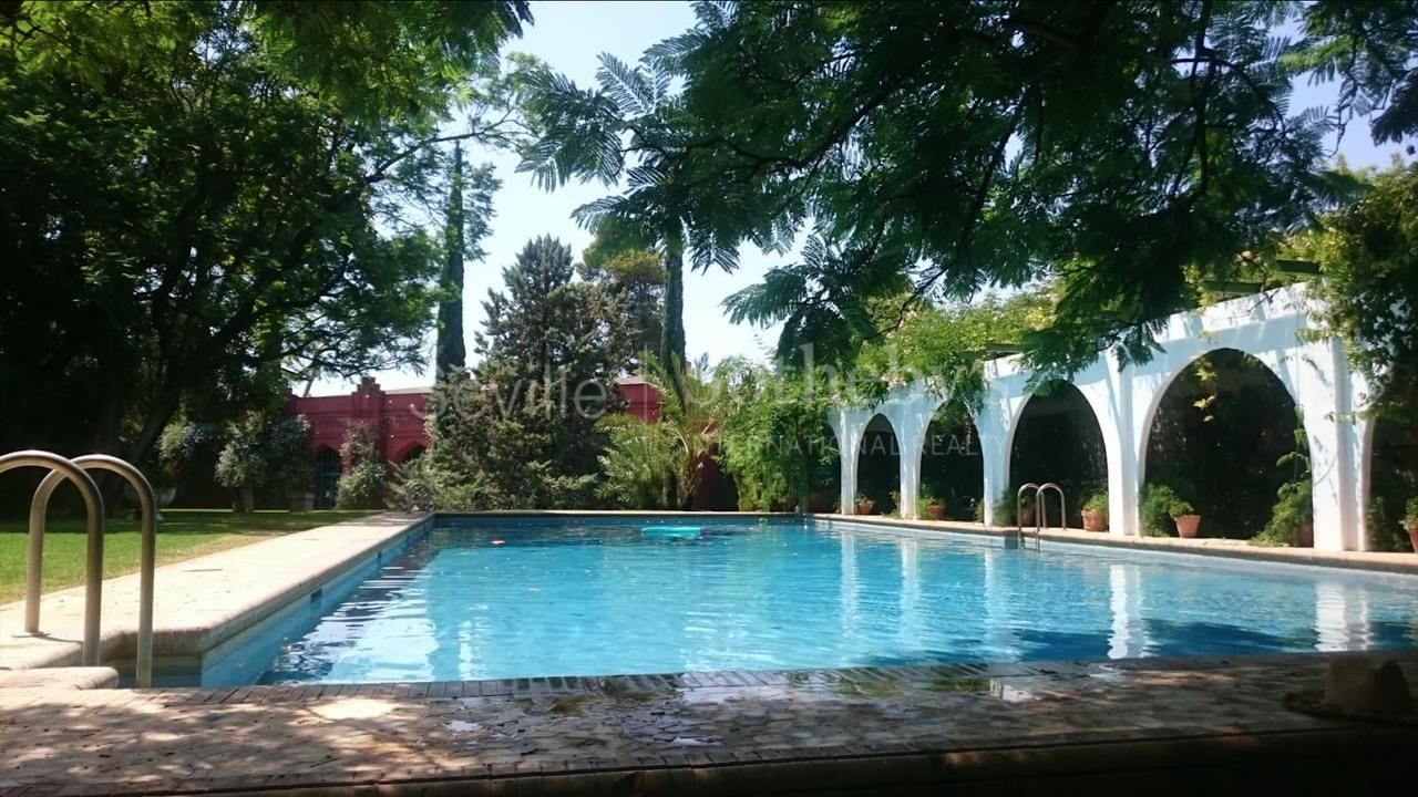 Magnifica Hacienda a 20' de Sevilla con jardin de 8000 metros y piscina