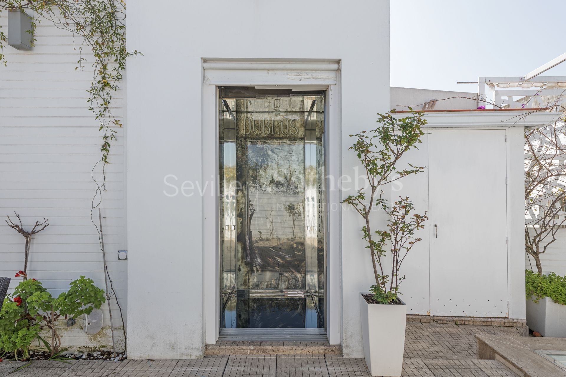 Luxurious house with terrace and private pool in one of the best locations in the center of Seville
