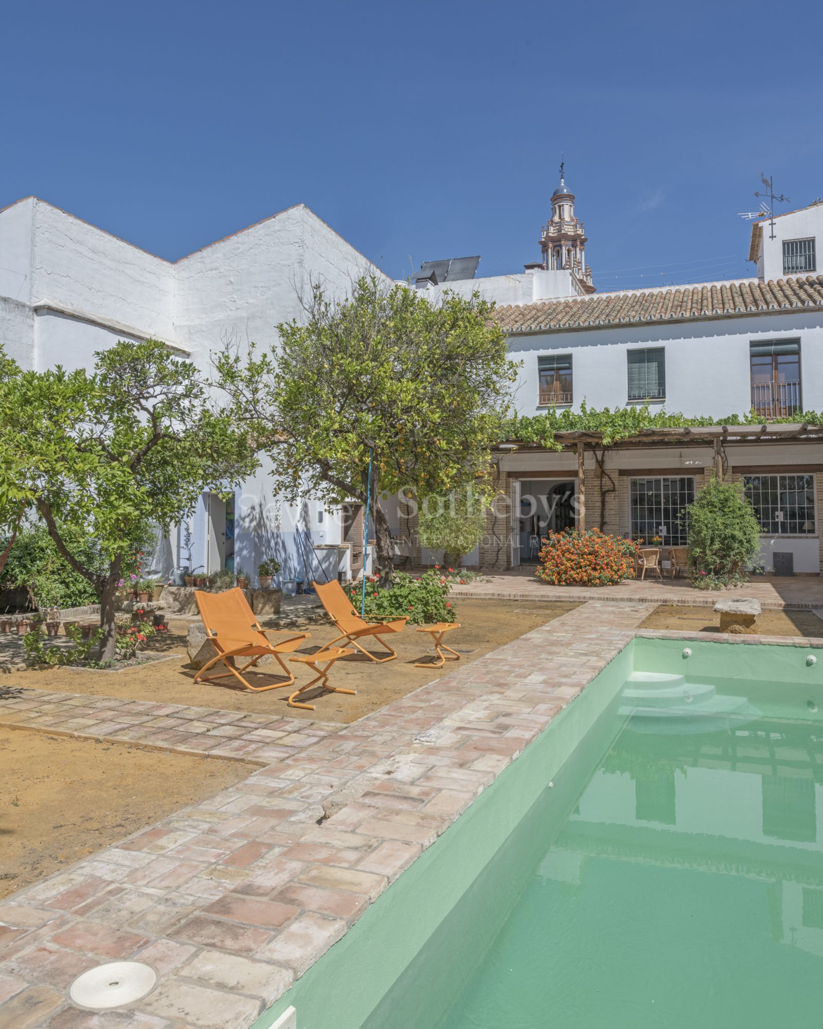 House decorated by Jaime Parladé with private swimming pool. Short term rental.