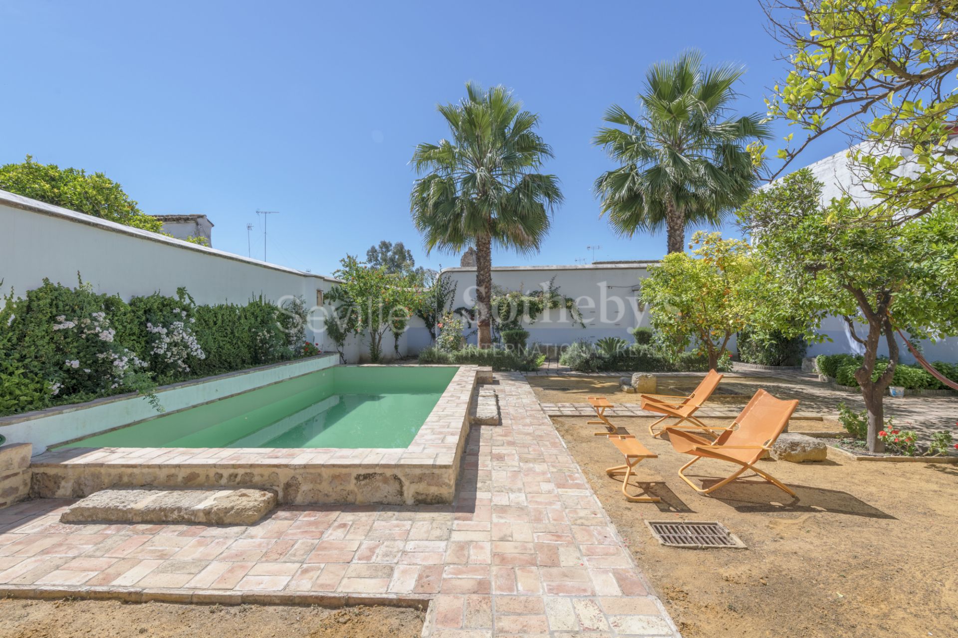 House decorated by Jaime Parladé with private swimming pool. Short term rental.