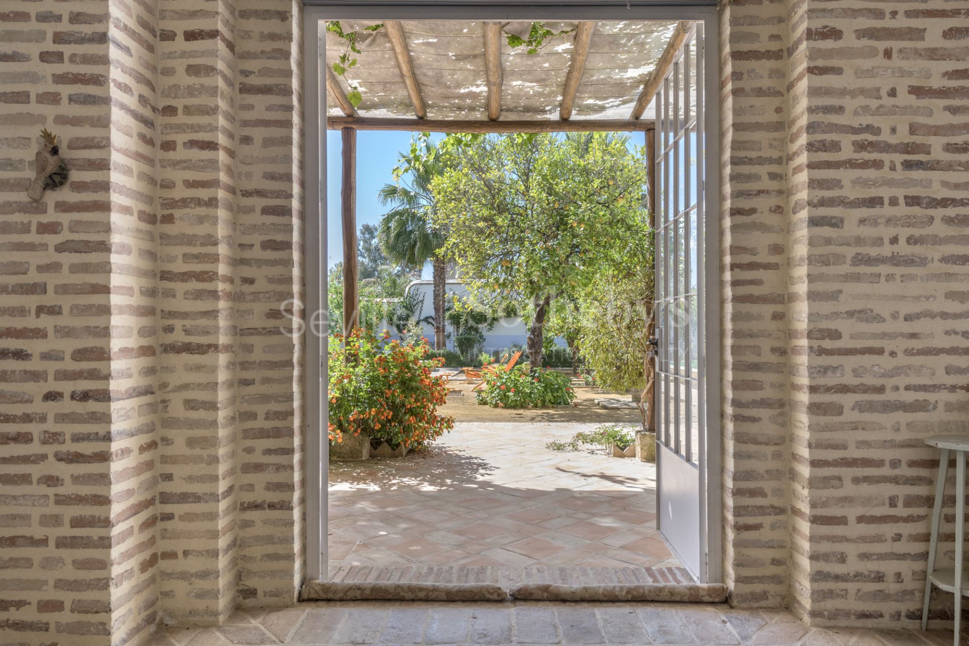 House decorated by Jaime Parladé with private swimming pool. Short term rental.