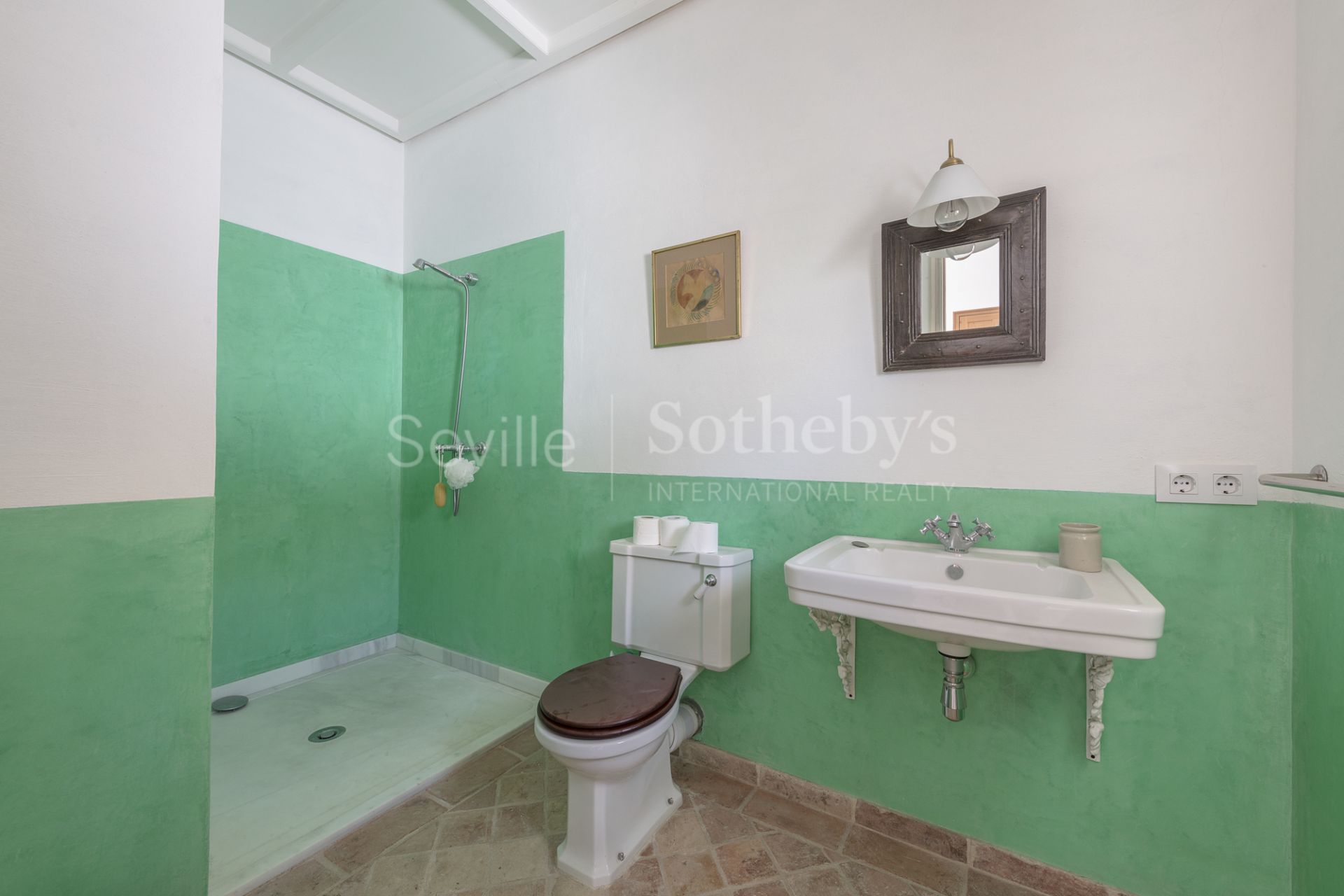 House decorated by Jaime Parladé with private swimming pool. Short term rental.